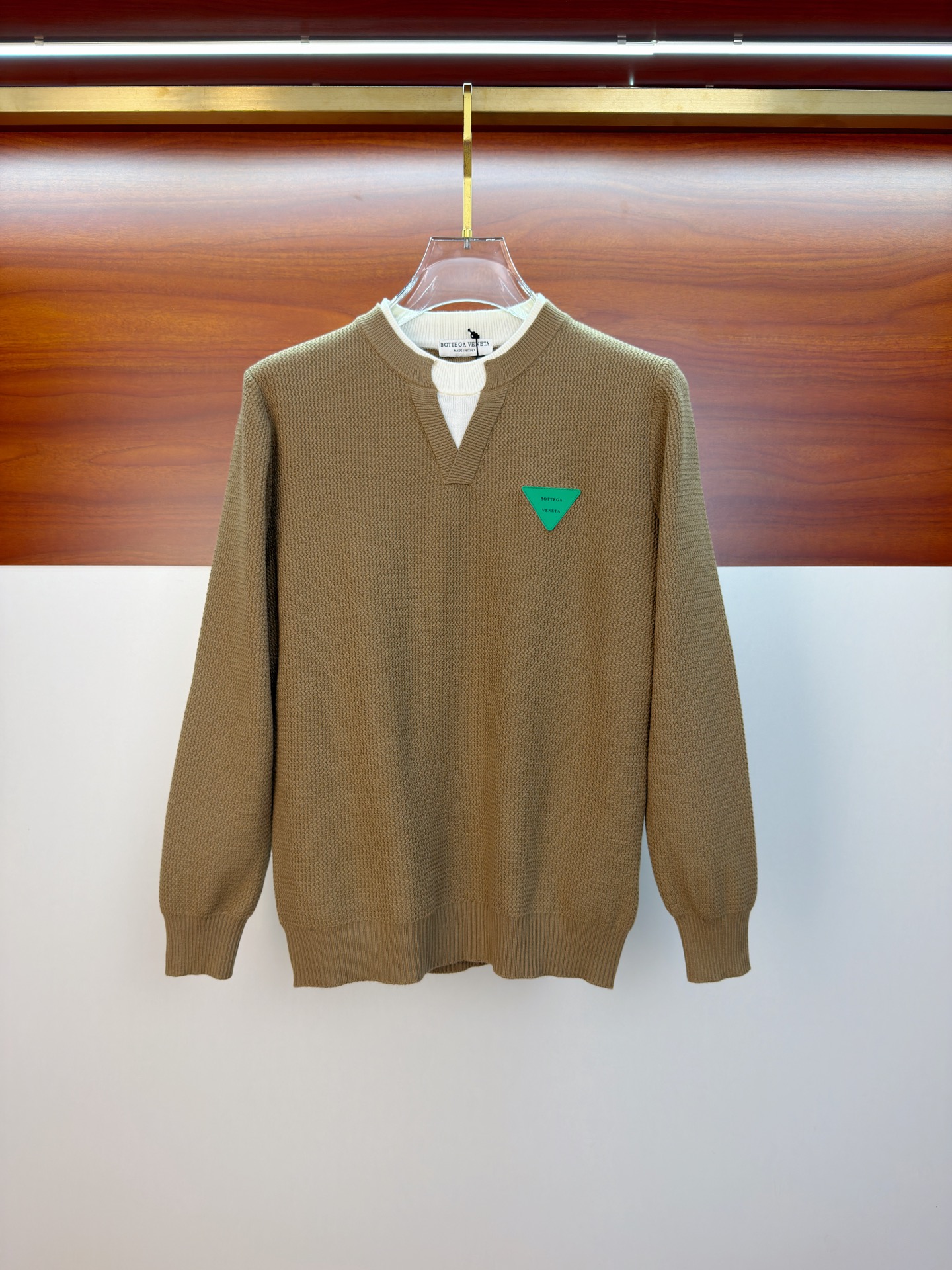 p265💰Bv 2025【新品】秋冬新款针织羊毛衫高品质意大利进口羊毛混纺面料,高密度针织,时尚百搭毛衣,帅气十足。经典Logo提花款。耐穿不易变形,版型,各种风格都能轻松Hold住,年年被追捧的经典时尚款 三标齐全 高品质大货 码数:M-3Xl