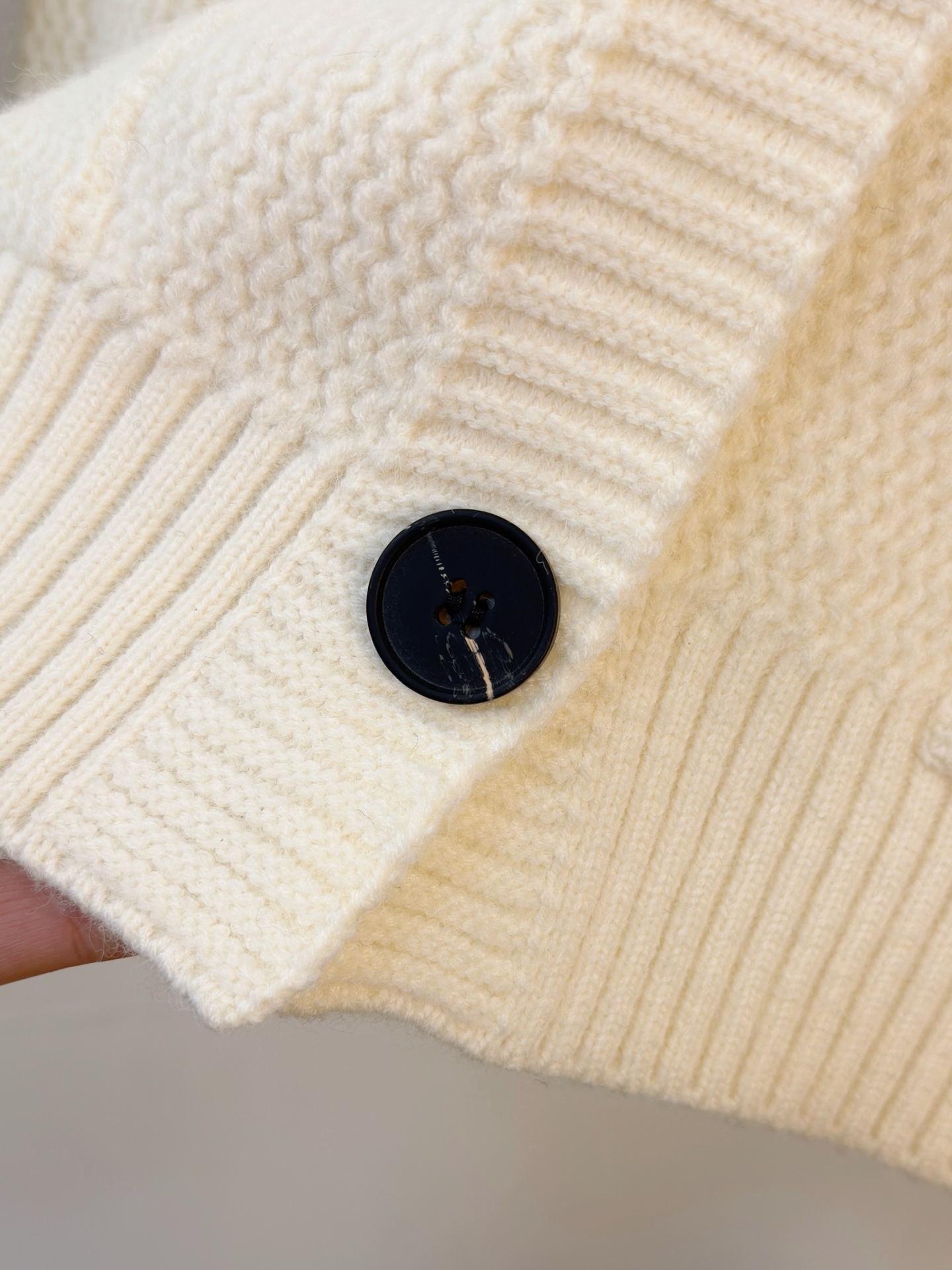 P蒙口2025【新品】秋冬新款针织羊毛开衫高品质意大利进口羊毛混纺面料，高密度针织，时尚百搭毛衣，帅气十