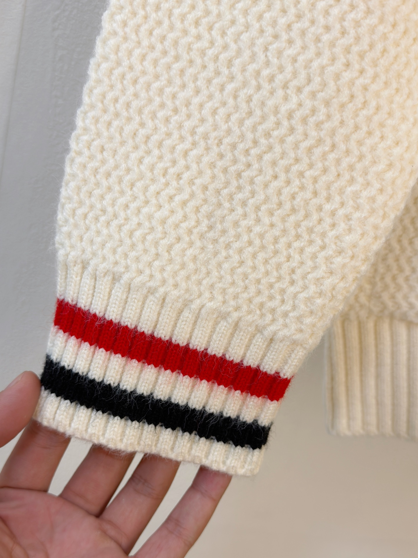 P蒙口2025【新品】秋冬新款针织羊毛开衫高品质意大利进口羊毛混纺面料，高密度针织，时尚百搭毛衣，帅气十