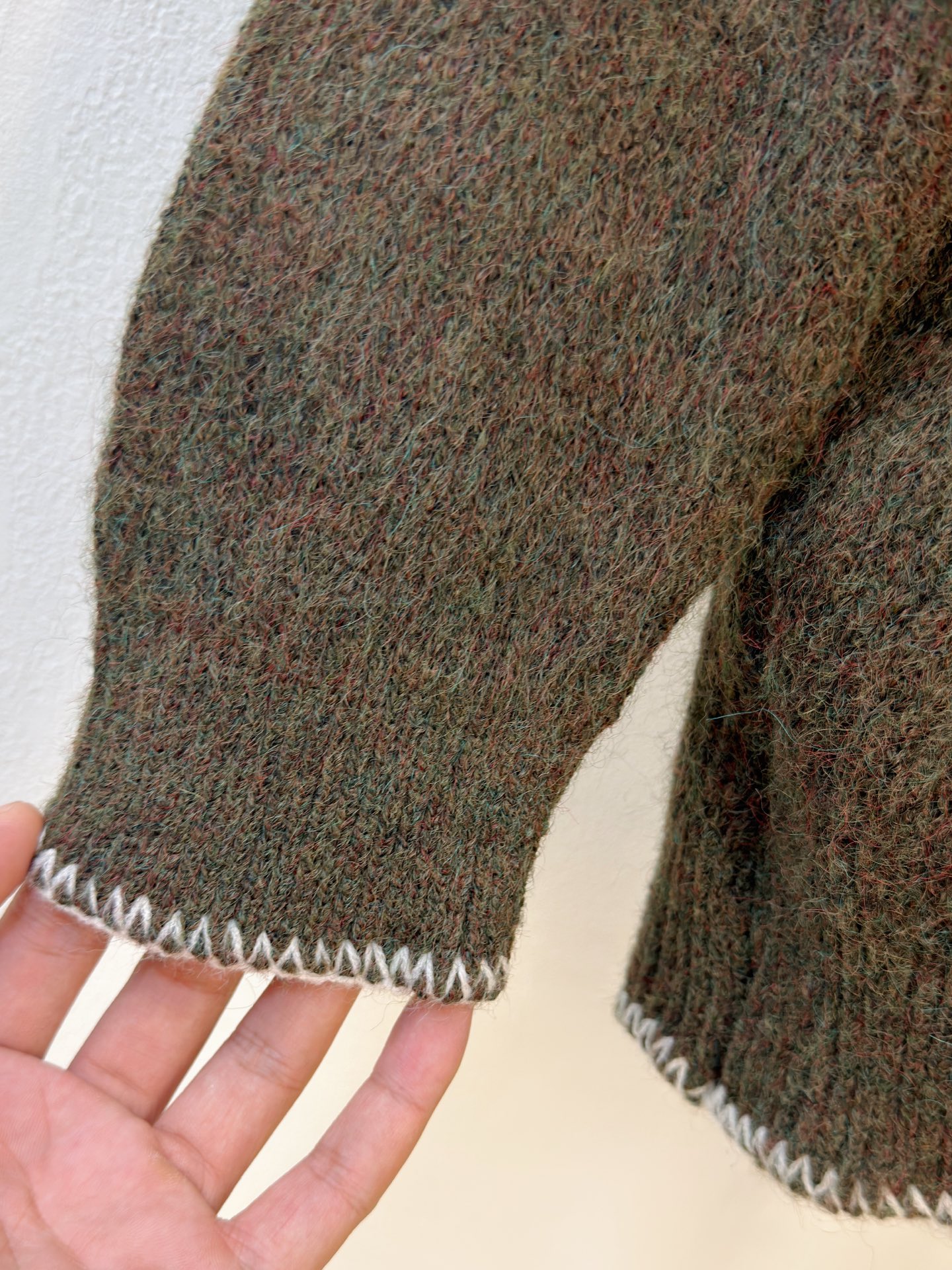 P迪奥2025【新品】秋冬新款针织羊毛衫高品质意大利进口羊毛混纺面料，高密度针织，时尚百搭毛衣，帅气十足