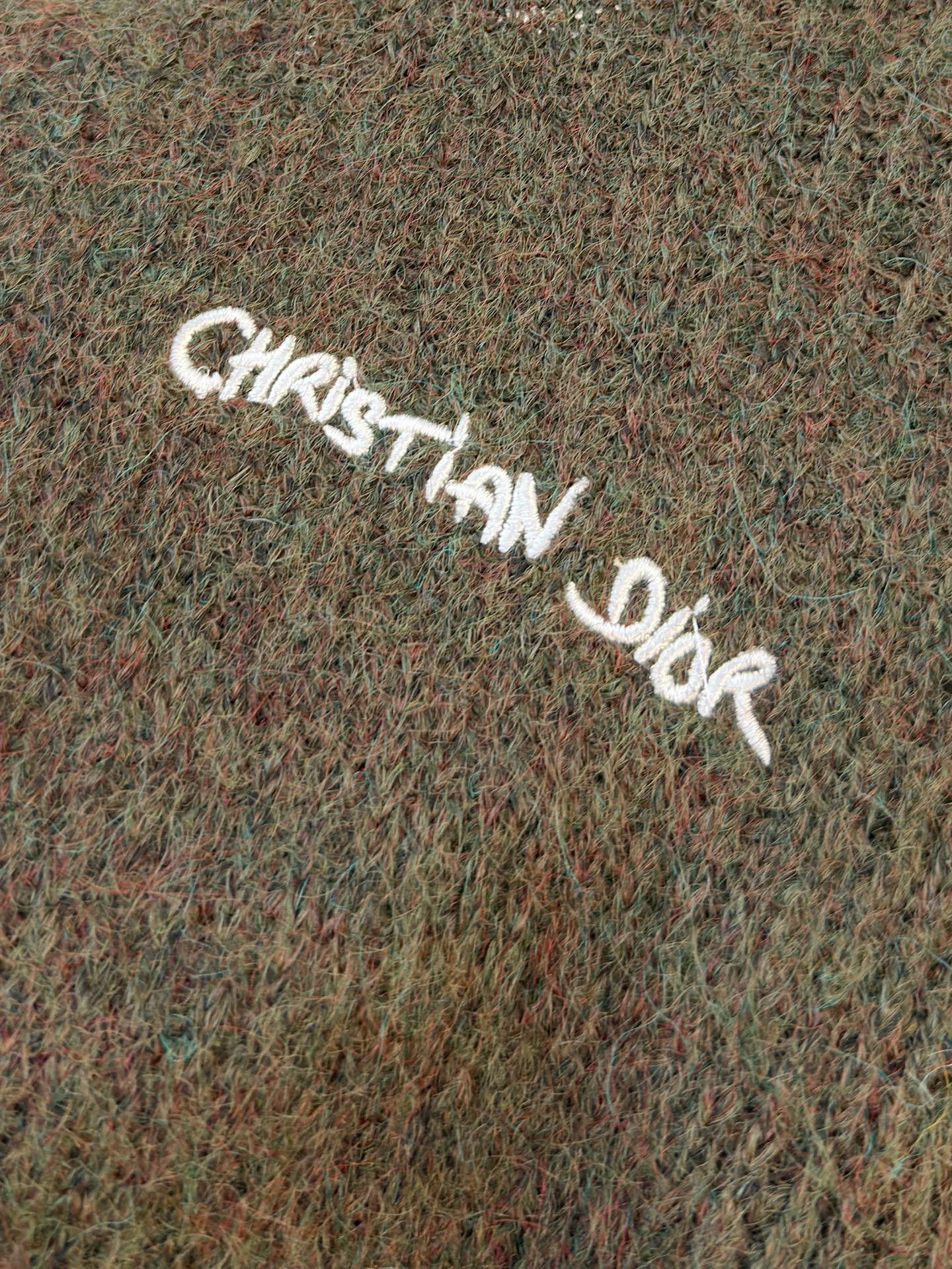 P迪奥2025【新品】秋冬新款针织羊毛衫高品质意大利进口羊毛混纺面料，高密度针织，时尚百搭毛衣，帅气十足