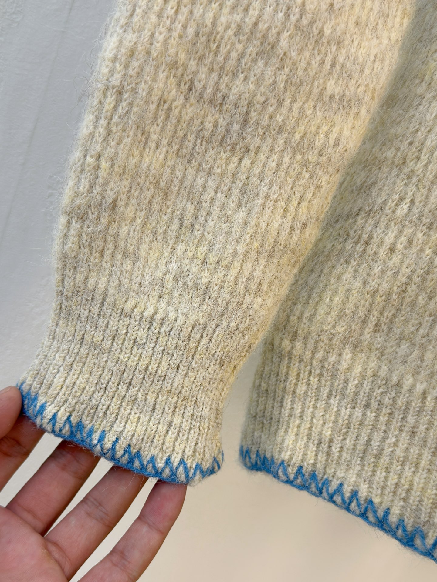 P迪奥2025【新品】秋冬新款针织羊毛衫高品质意大利进口羊毛混纺面料，高密度针织，时尚百搭毛衣，帅气十足