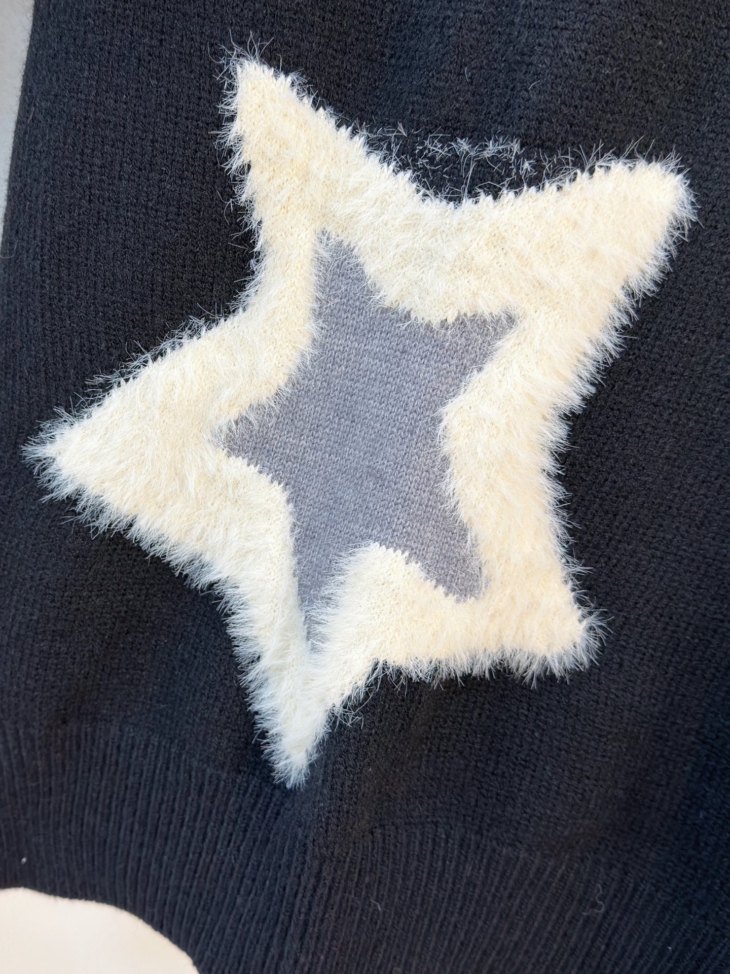 P迪奥2025【新品】秋冬新款针织羊毛衫高品质意大利进口羊毛混纺面料，高密度针织，时尚百搭毛衣，帅气十足