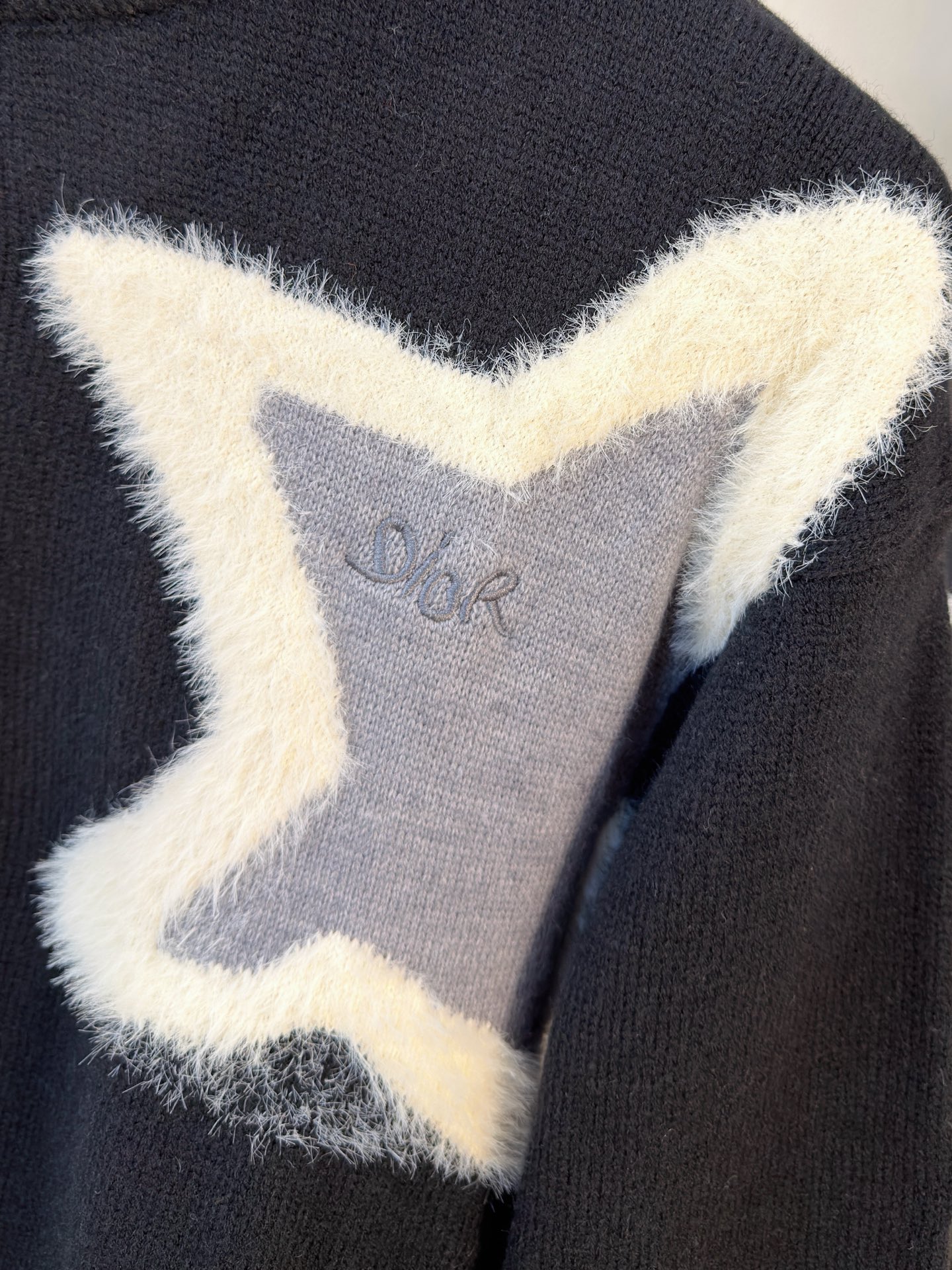 P迪奥2025【新品】秋冬新款针织羊毛衫高品质意大利进口羊毛混纺面料，高密度针织，时尚百搭毛衣，帅气十足