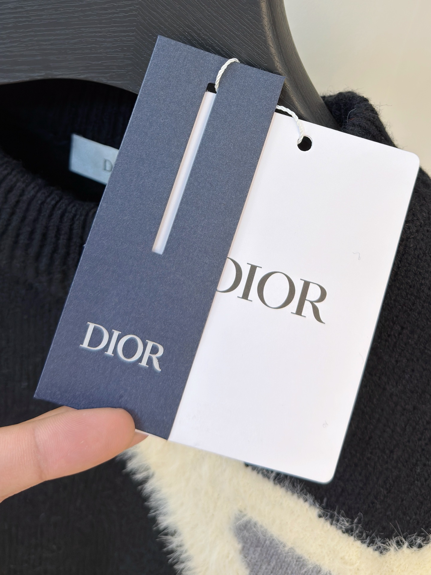 P迪奥2025【新品】秋冬新款针织羊毛衫高品质意大利进口羊毛混纺面料，高密度针织，时尚百搭毛衣，帅气十足