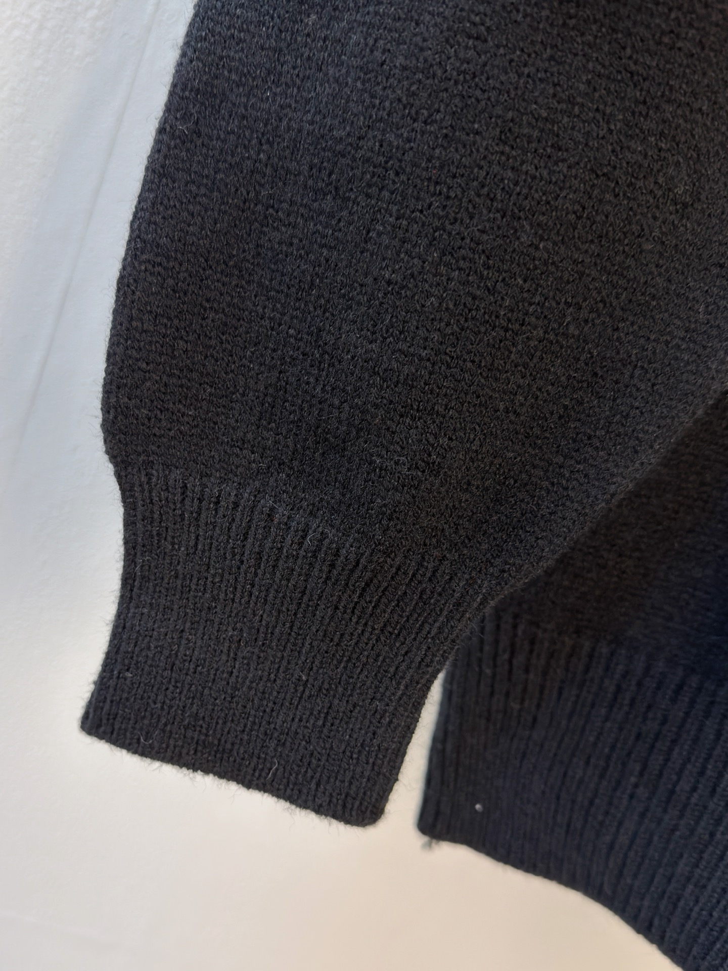 P迪奥2025【新品】秋冬新款针织羊毛衫高品质意大利进口羊毛混纺面料，高密度针织，时尚百搭毛衣，帅气十足