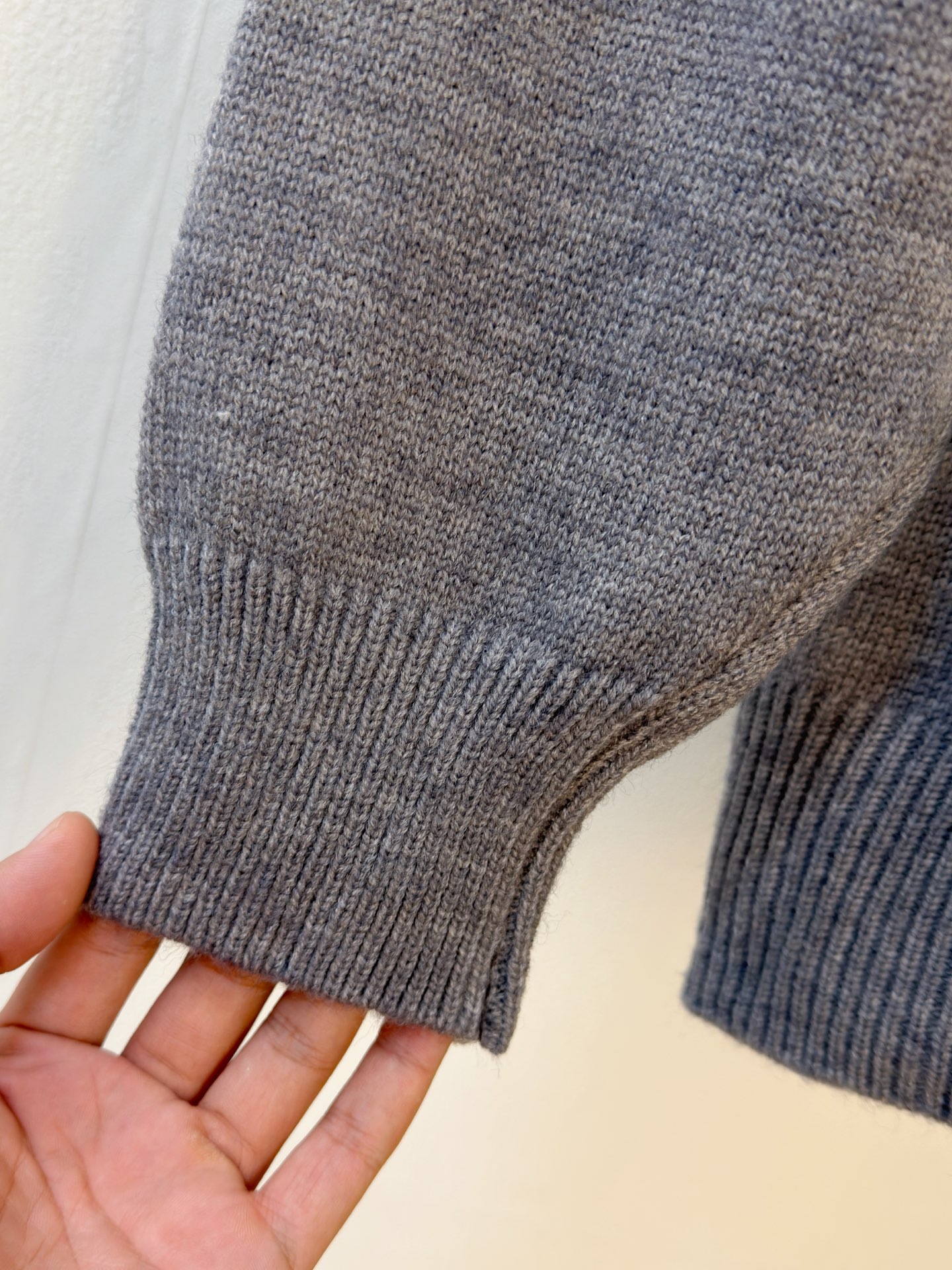 P迪奥2025【新品】秋冬新款针织羊毛衫高品质意大利进口羊毛混纺面料，高密度针织，时尚百搭毛衣，帅气十足