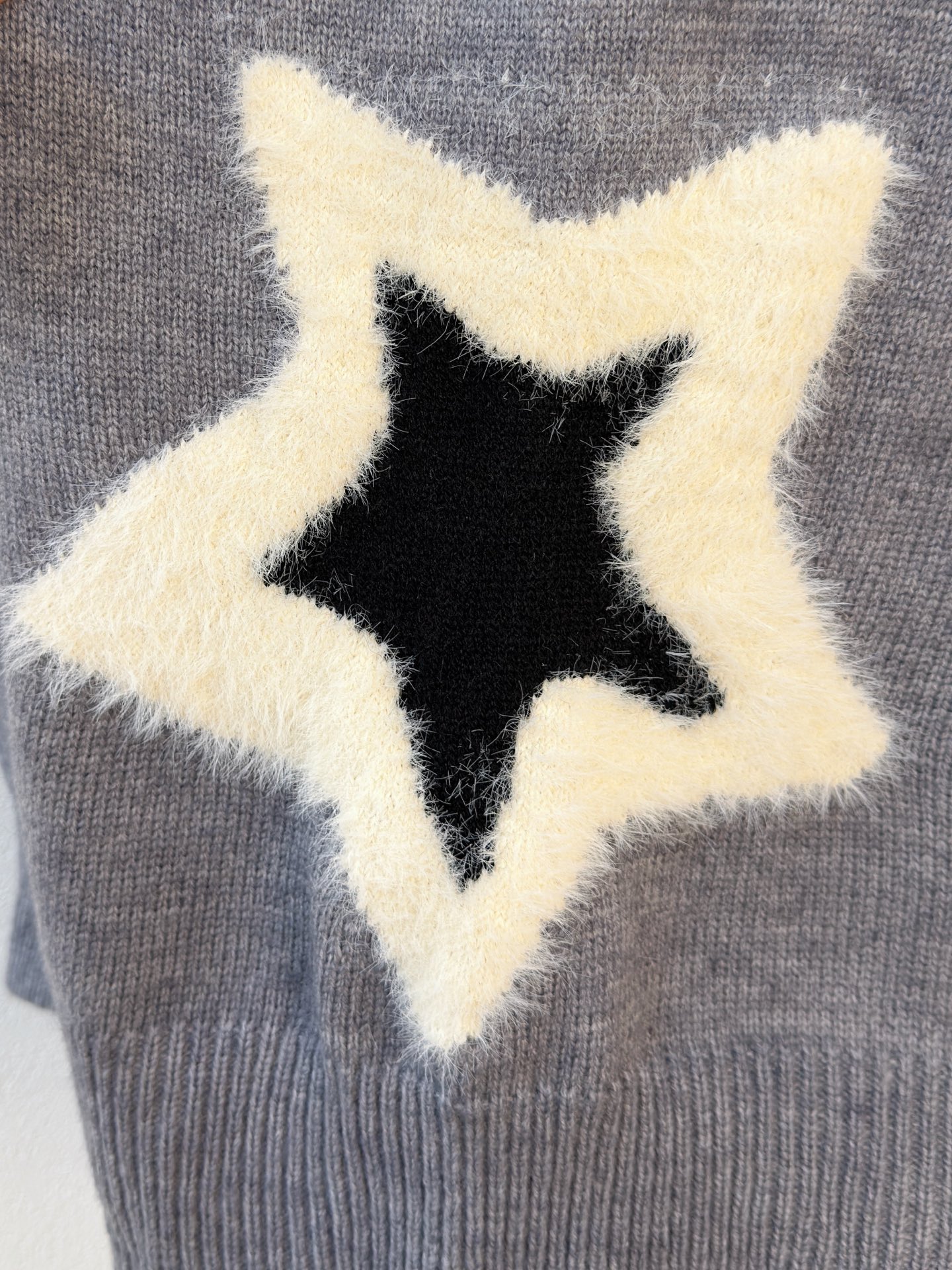 P迪奥2025【新品】秋冬新款针织羊毛衫高品质意大利进口羊毛混纺面料，高密度针织，时尚百搭毛衣，帅气十足