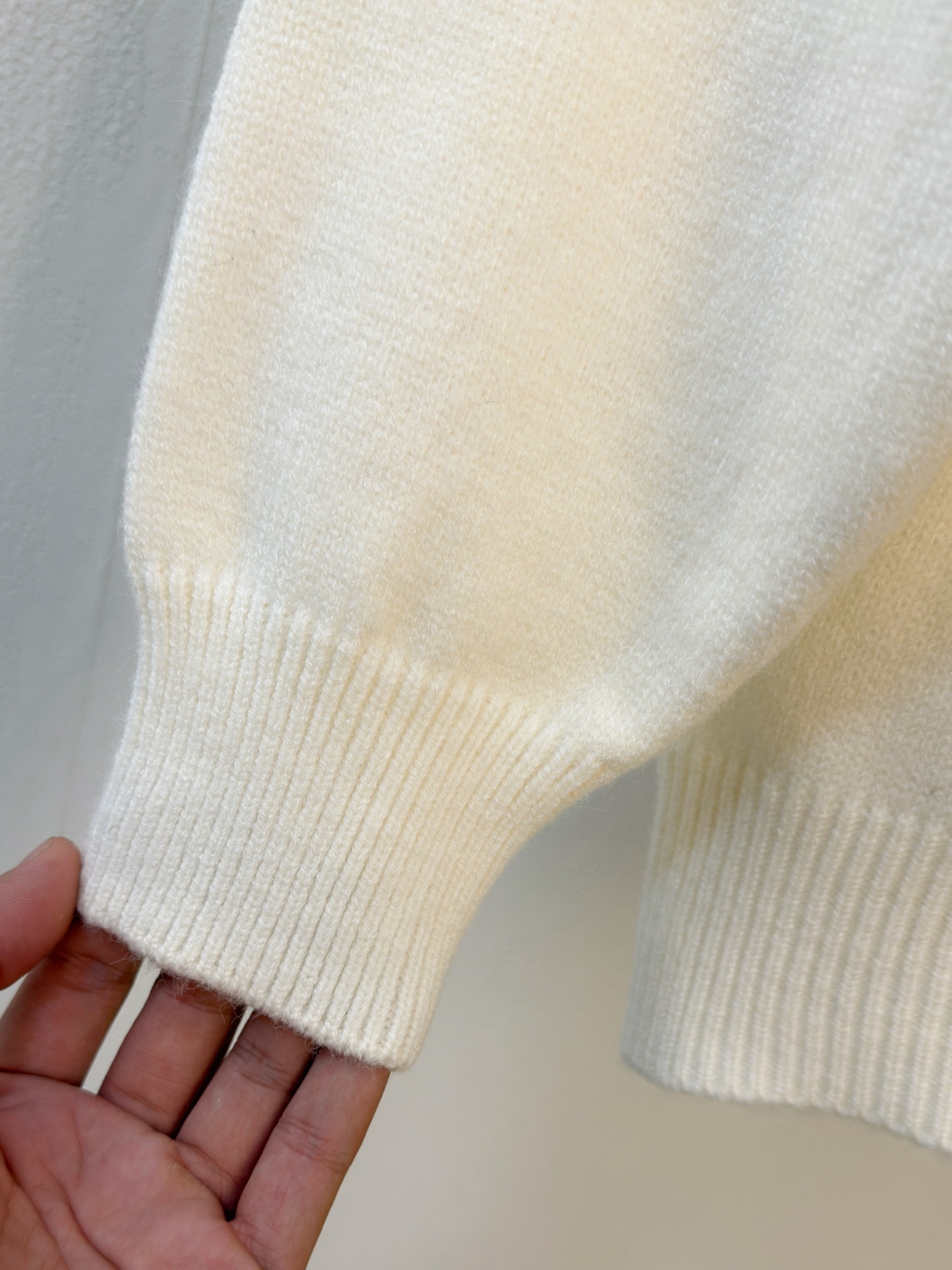 P迪奥2025【新品】秋冬新款针织羊毛衫高品质意大利进口羊毛混纺面料，高密度针织，时尚百搭毛衣，帅气十足