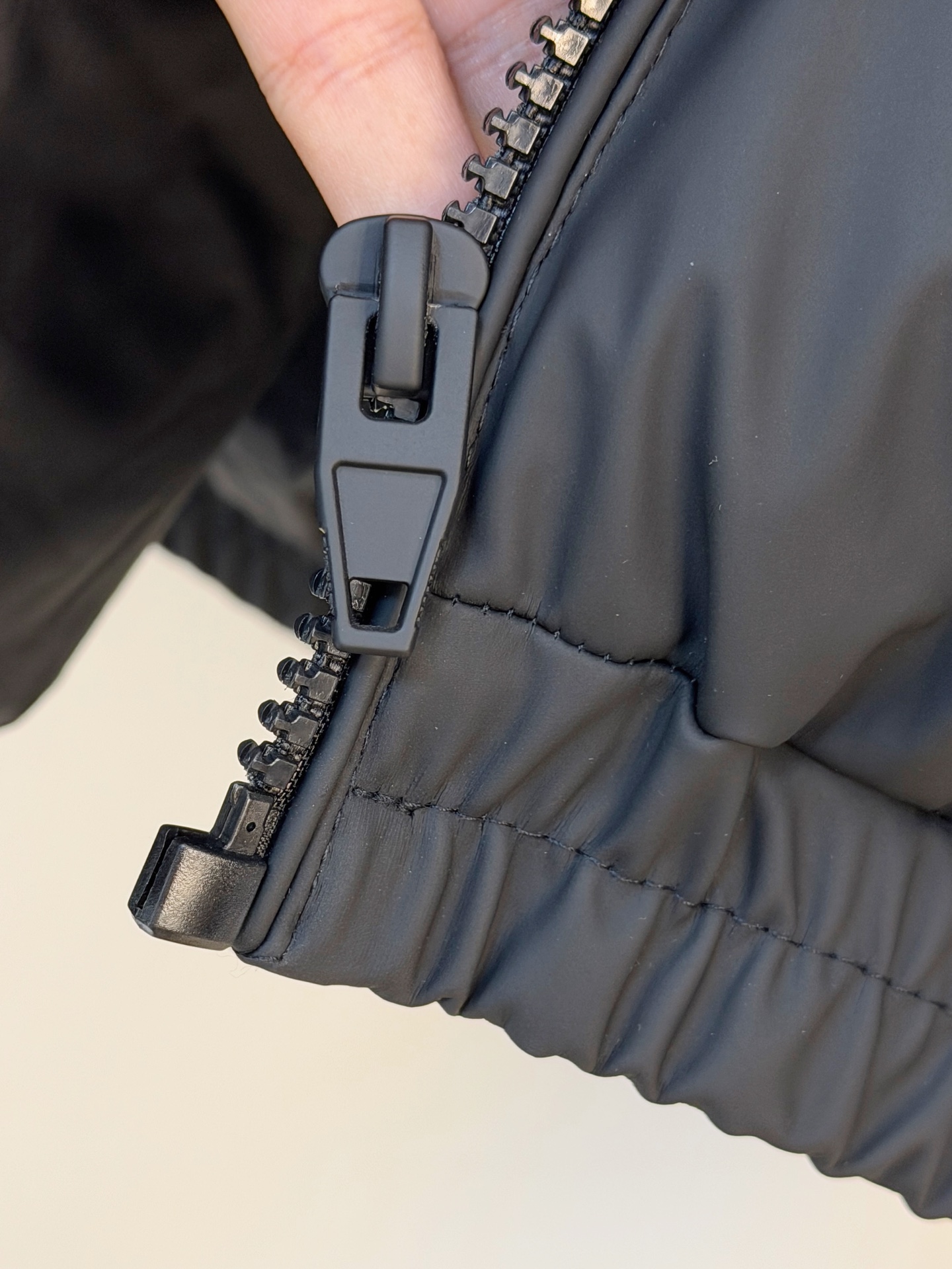 P普拉达25ss秋冬新款🆕鹅绒羽绒服原版1:1订制五金配件全进口原版定制 欢迎专柜对比 绝对的高品质 采