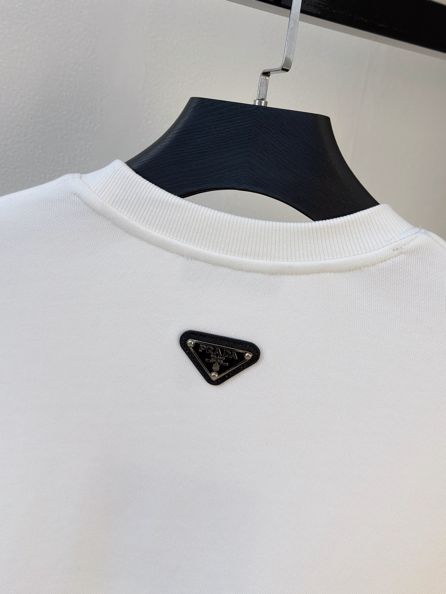 P普拉达25SS【新品】最新最顶级版本精美工艺圆领卫衣，最顶级的品质专柜原单套头衫，顶级制作工艺进口面料