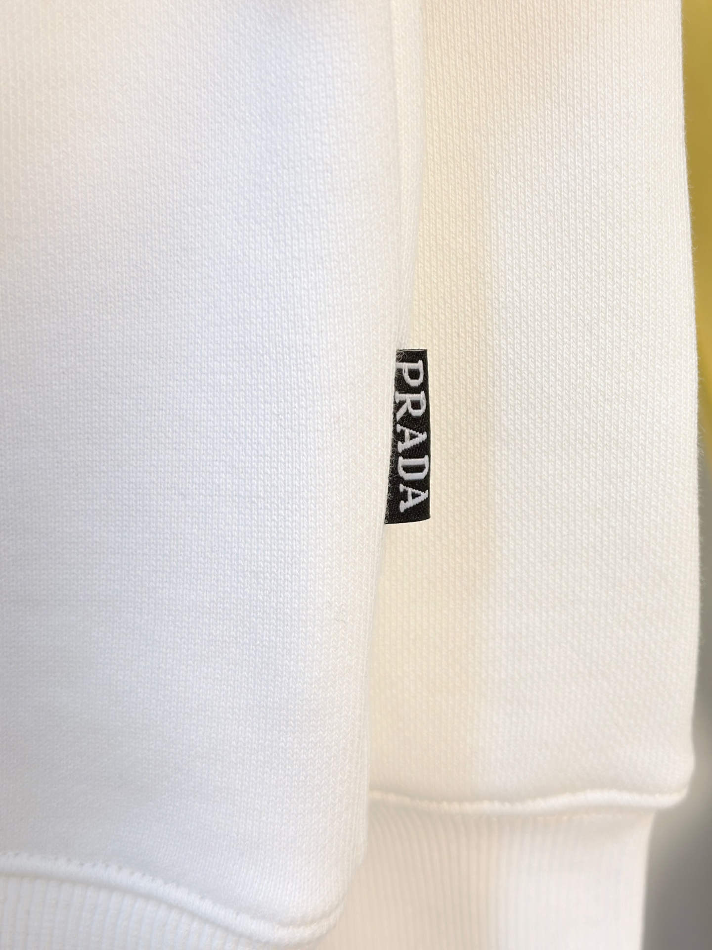 P普拉达25SS【新品】最新最顶级版本精美工艺圆领卫衣，最顶级的品质专柜原单套头衫，顶级制作工艺进口面料