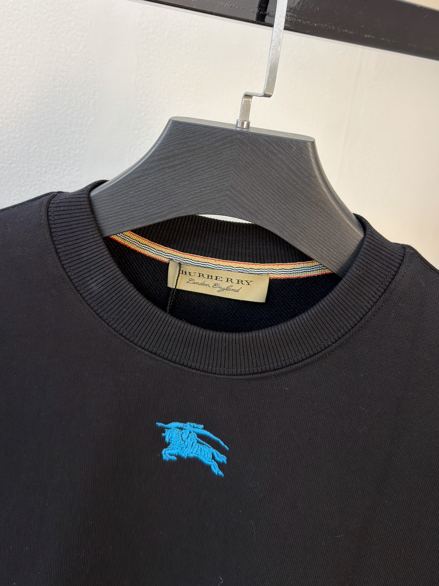 P巴宝莉25SS【新品】最新最顶级版本精美工艺圆领卫衣，最顶级的品质专柜原单套头衫，顶级制作工艺进口面料