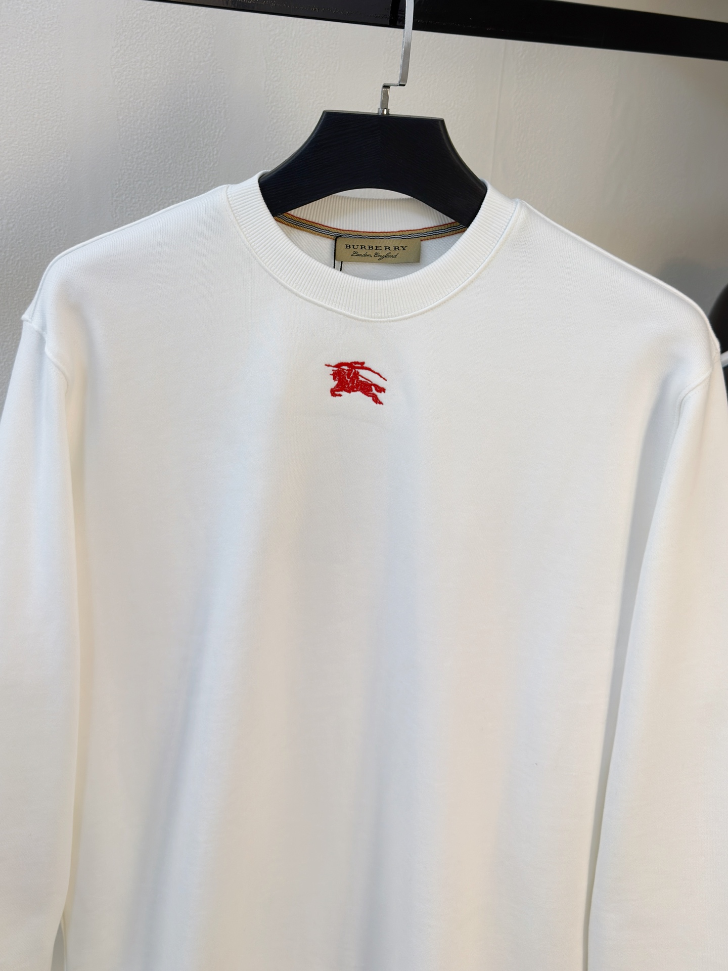 P巴宝莉25SS【新品】最新最顶级版本精美工艺圆领卫衣，最顶级的品质专柜原单套头衫，顶级制作工艺进口面料