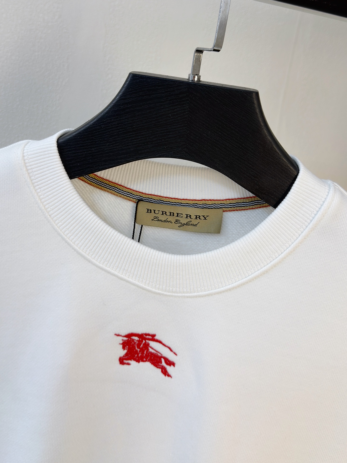 P巴宝莉25SS【新品】最新最顶级版本精美工艺圆领卫衣，最顶级的品质专柜原单套头衫，顶级制作工艺进口面料