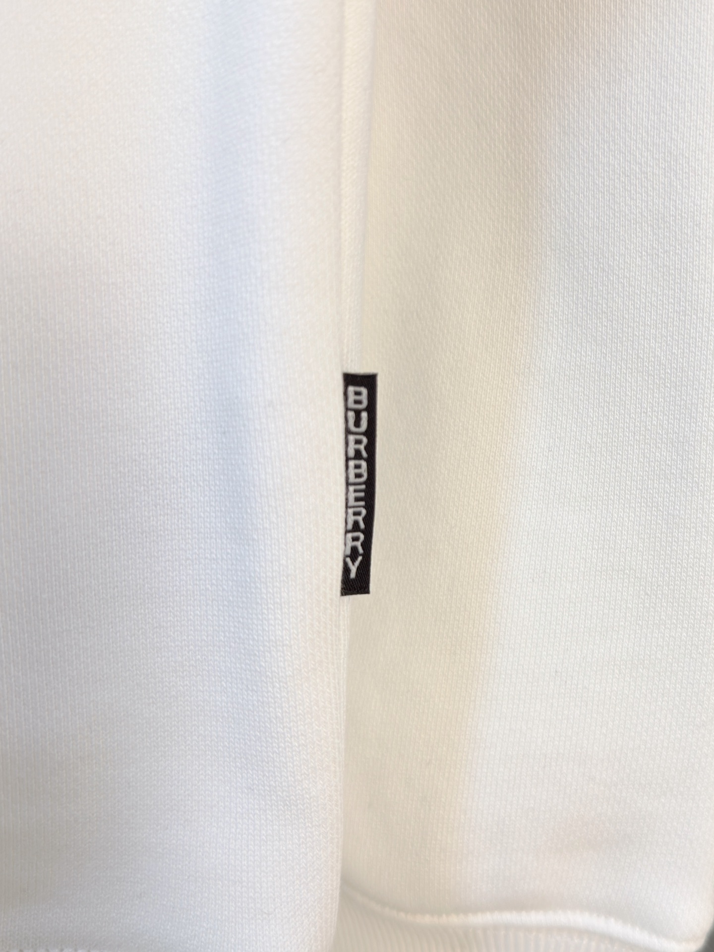 P巴宝莉25SS【新品】最新最顶级版本精美工艺圆领卫衣，最顶级的品质专柜原单套头衫，顶级制作工艺进口面料