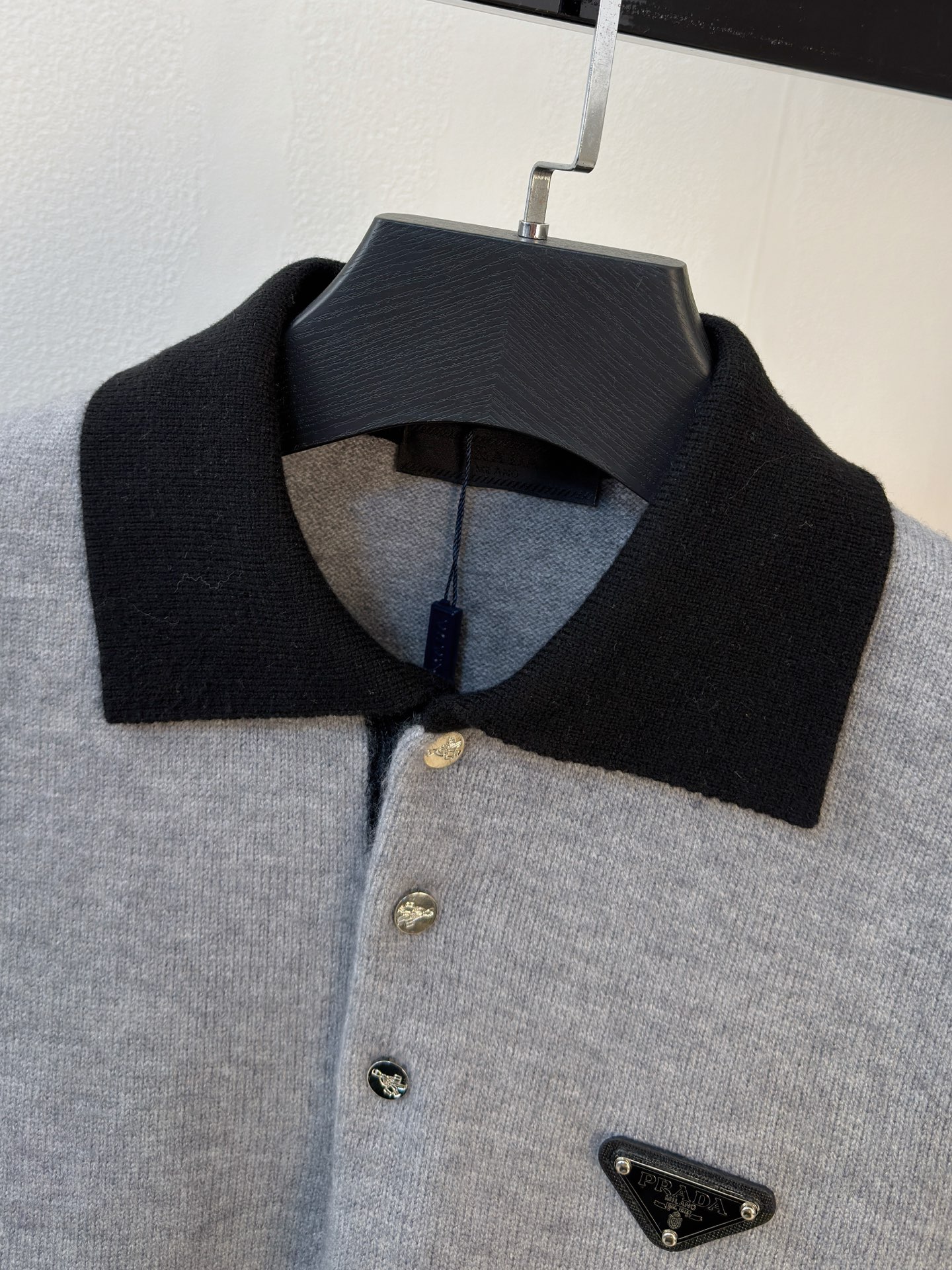 P普拉达2025【新品】秋冬新款针织羊毛衫 高品质意大利进口羊毛混纺面料，高密度针织，时尚百搭毛衣，帅气