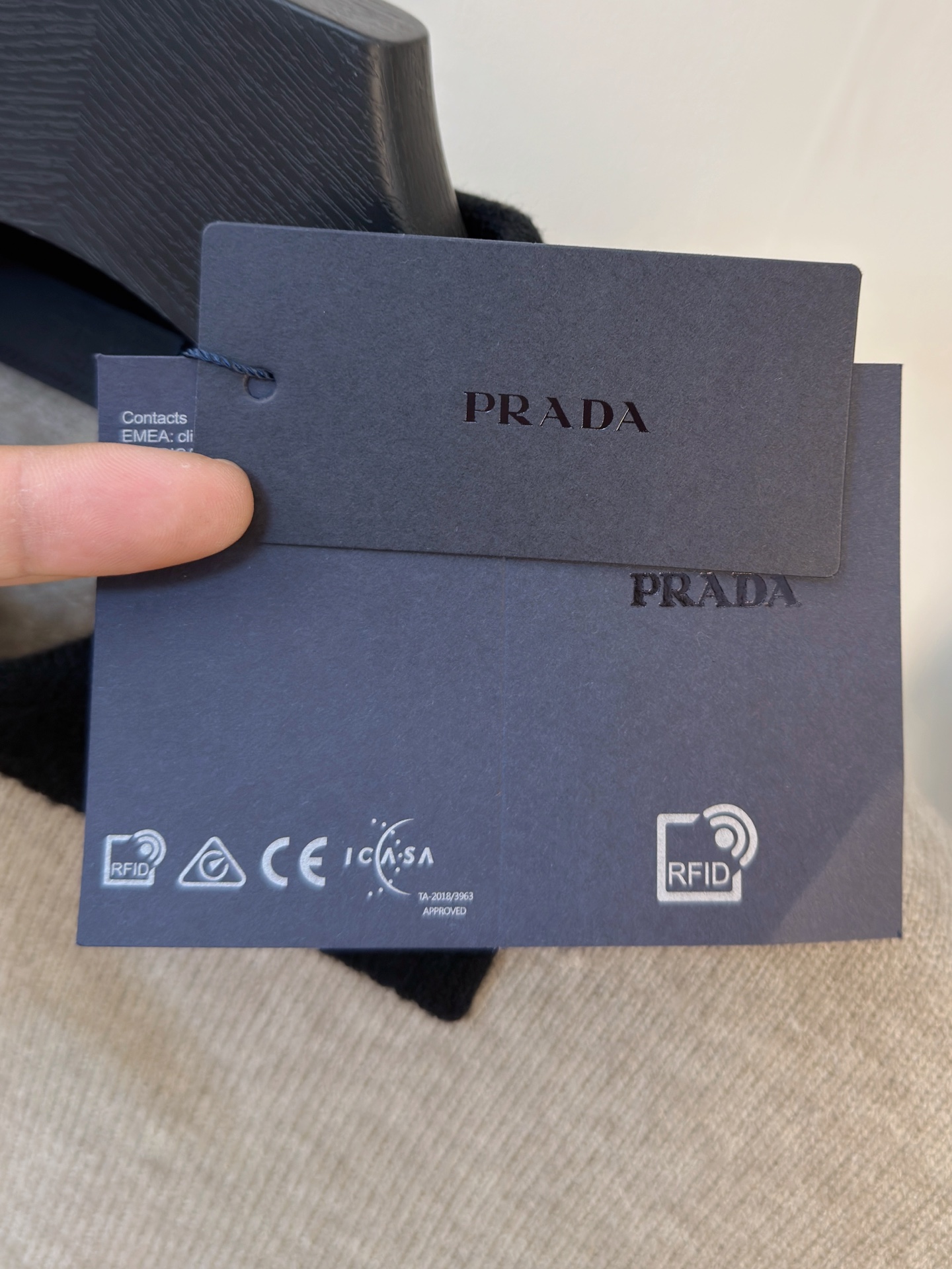 P普拉达2025【新品】秋冬新款针织羊毛衫 高品质意大利进口羊毛混纺面料，高密度针织，时尚百搭毛衣，帅气