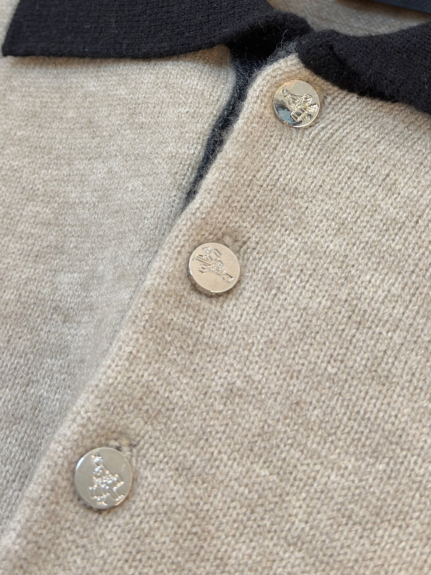 P普拉达2025【新品】秋冬新款针织羊毛衫 高品质意大利进口羊毛混纺面料，高密度针织，时尚百搭毛衣，帅气