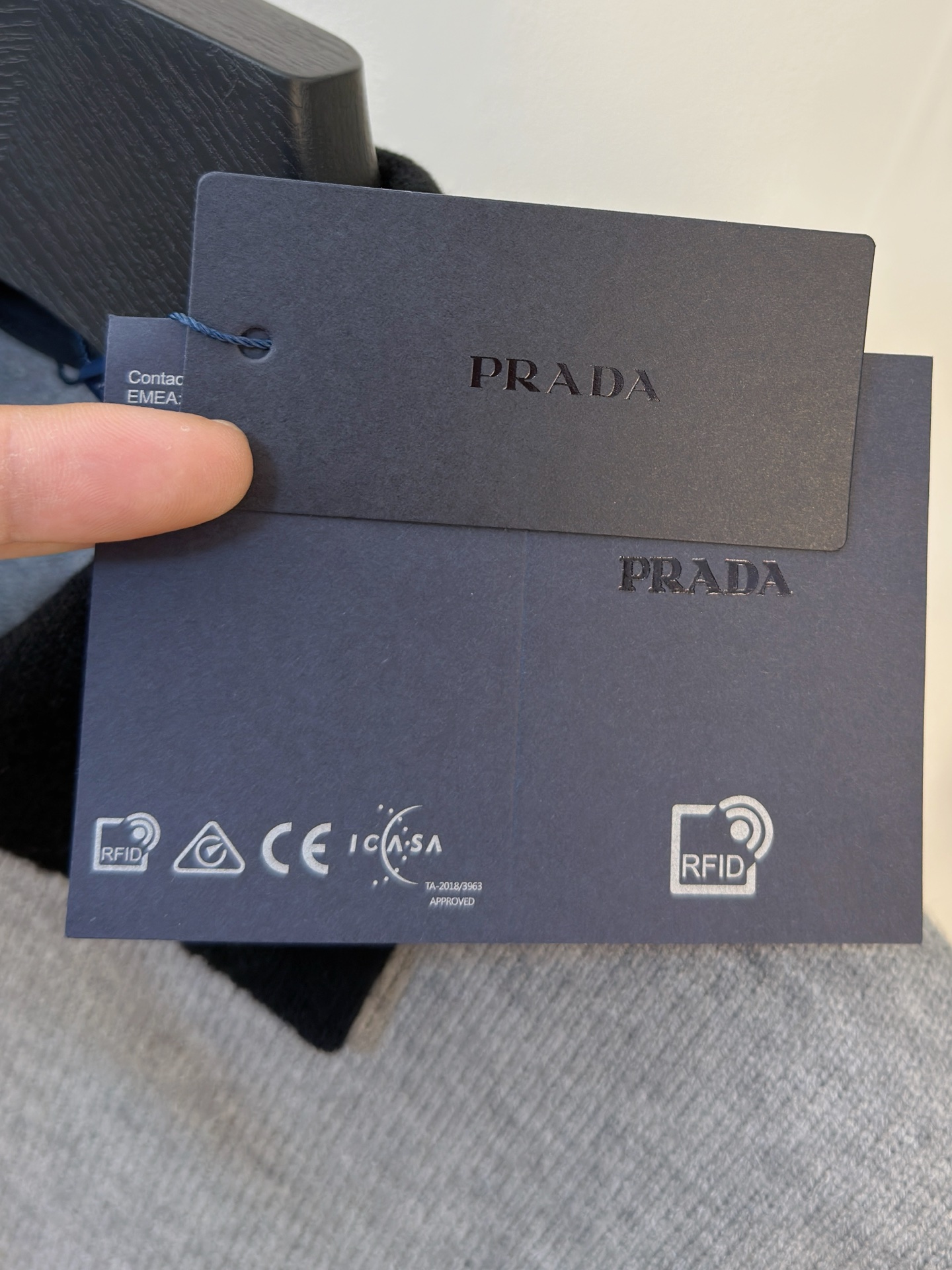 P普拉达2025【新品】秋冬新款针织羊毛衫 高品质意大利进口羊毛混纺面料，高密度针织，时尚百搭毛衣，帅气