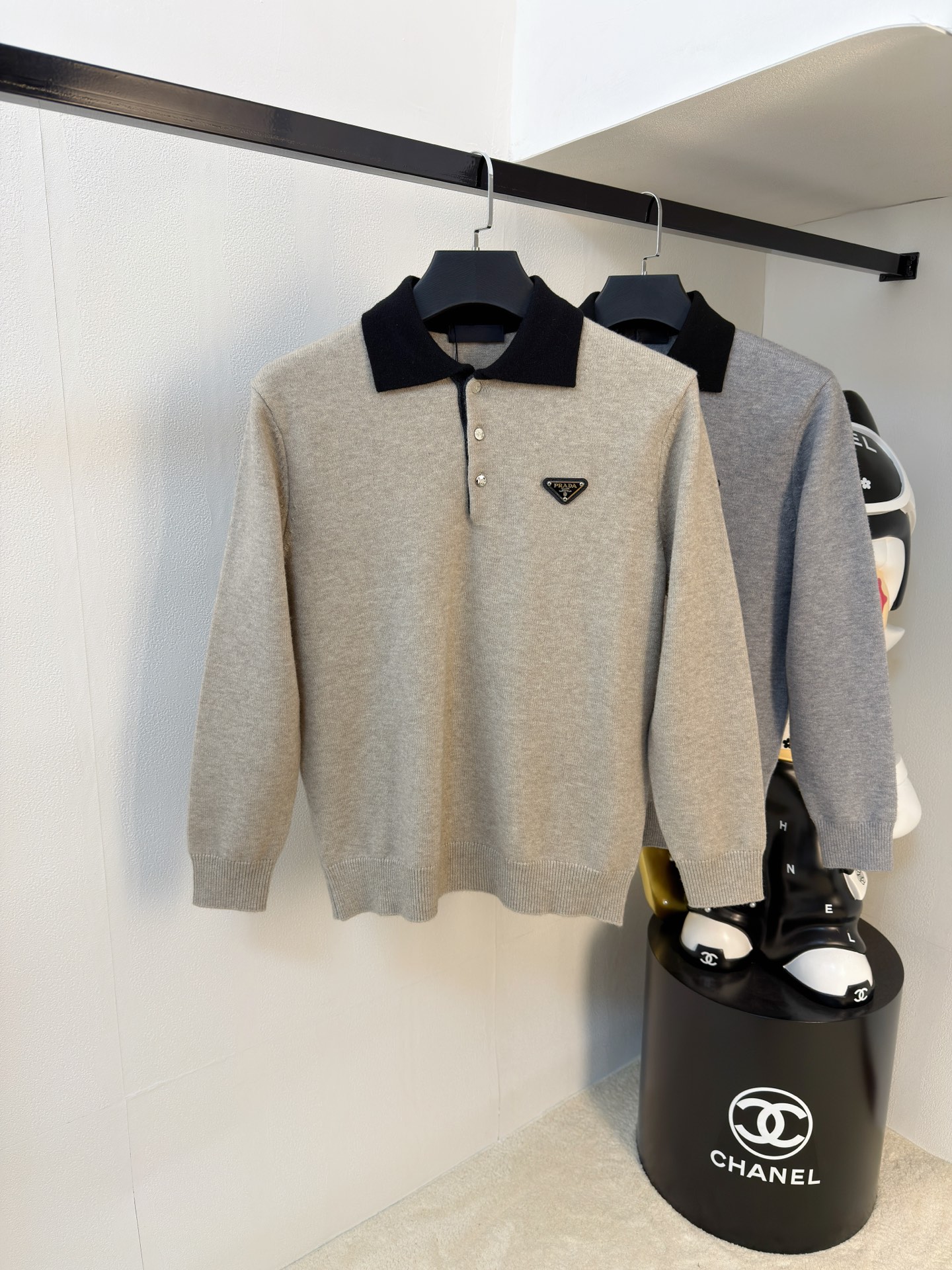 P普拉达2025【新品】秋冬新款针织羊毛衫 高品质意大利进口羊毛混纺面料，高密度针织，时尚百搭毛衣，帅气