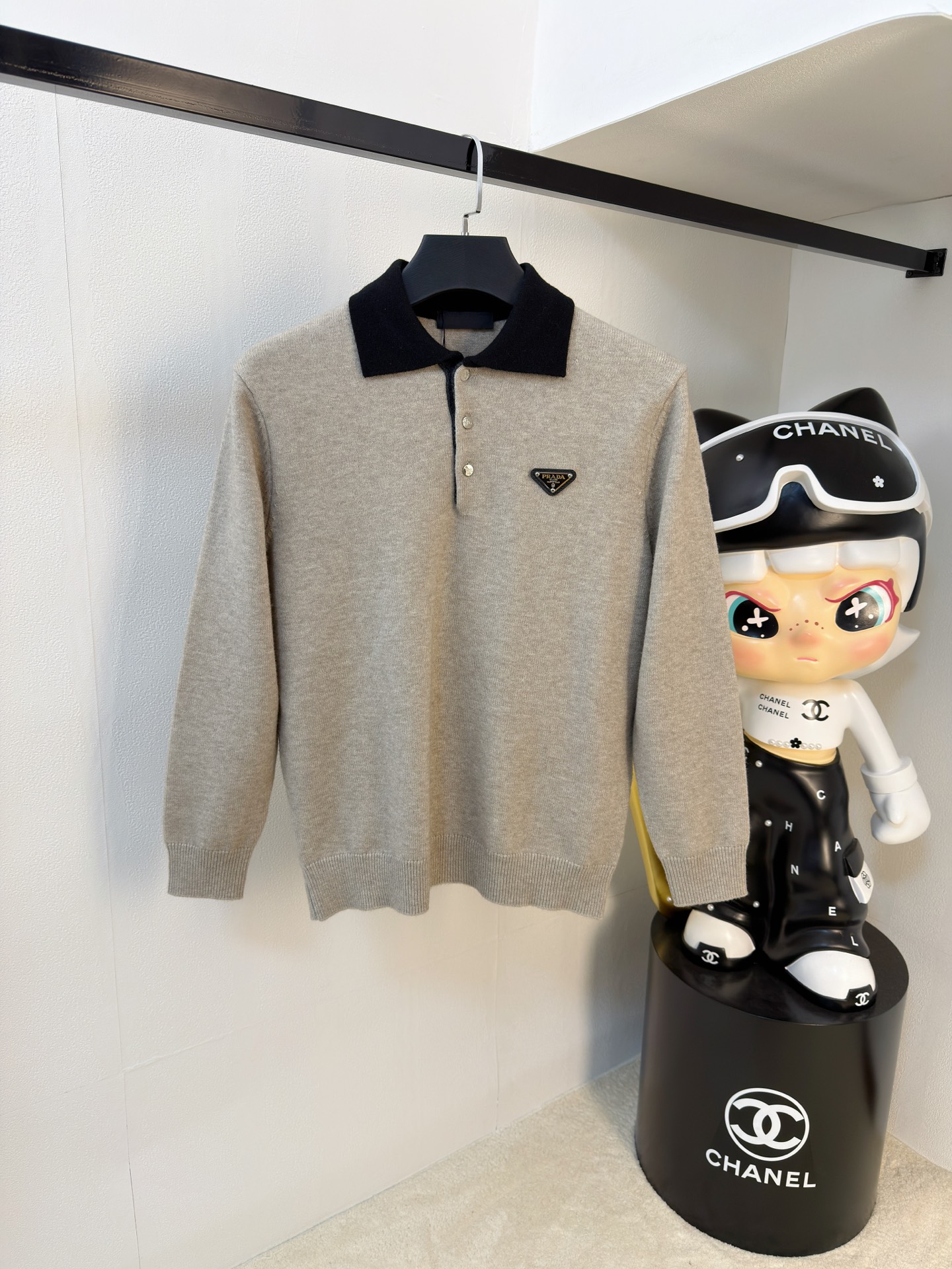 P普拉达2025【新品】秋冬新款针织羊毛衫 高品质意大利进口羊毛混纺面料，高密度针织，时尚百搭毛衣，帅气