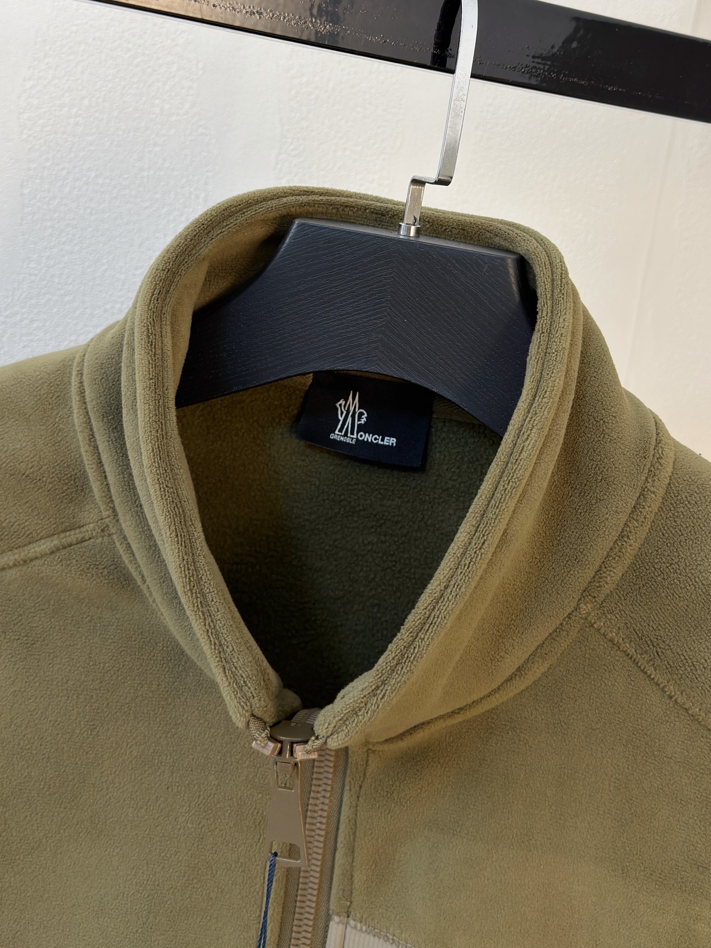 P蒙口摇粒绒外套25ss早秋【新品】秋冬专柜新款休闲外套！超前卫设计风格 细腻舒适 穿着非常轻便不易起皱