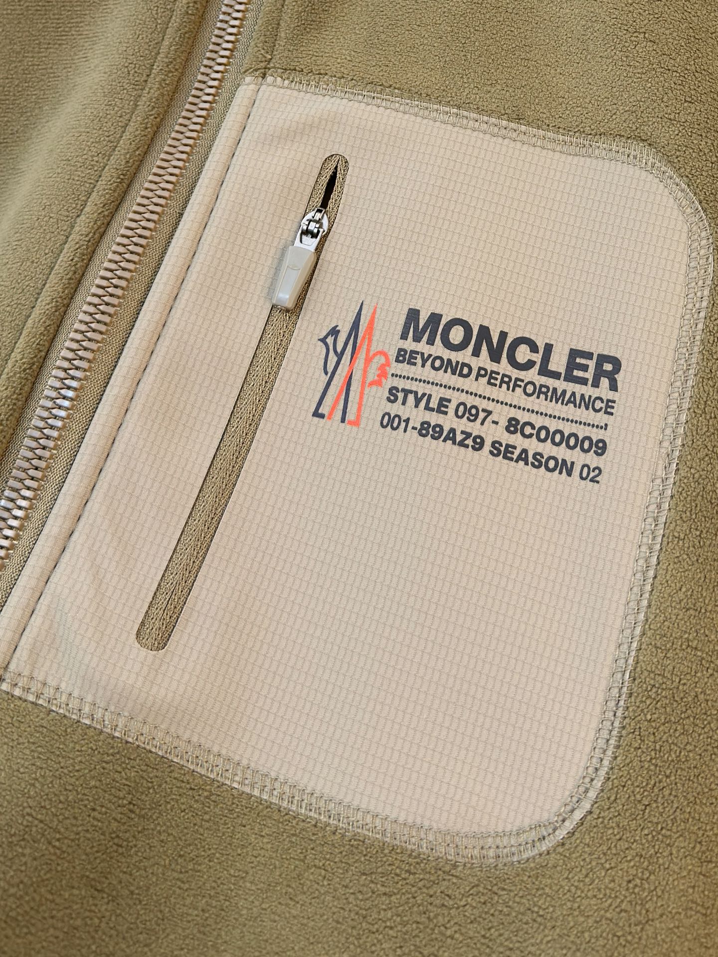 P蒙口摇粒绒外套25ss早秋【新品】秋冬专柜新款休闲外套！超前卫设计风格 细腻舒适 穿着非常轻便不易起皱