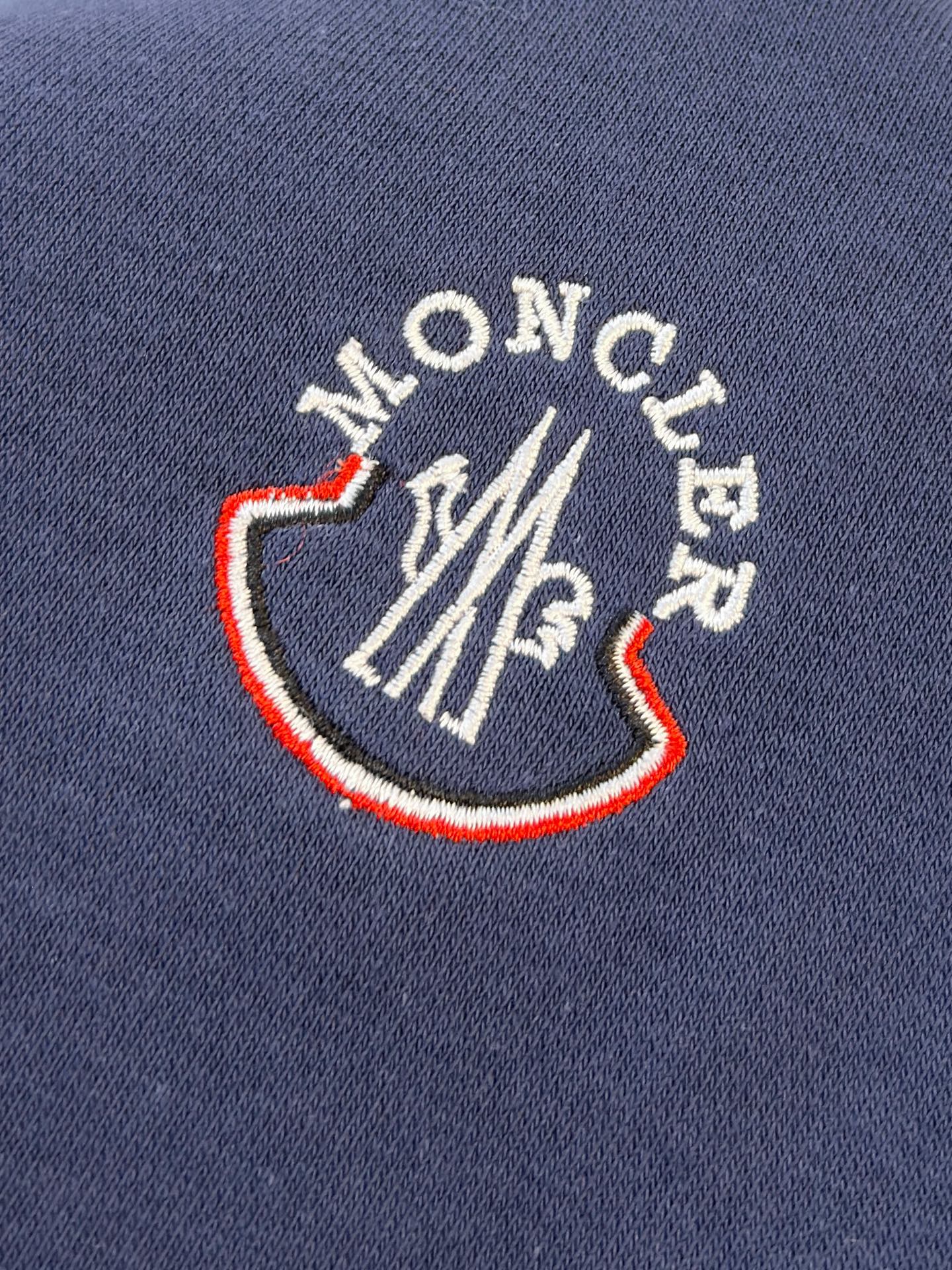 P蒙口2025秋冬新款专柜同款休闲空气层面料套装，透气舒适休闲！高级感满满！细节精致高档，做工无可挑剔！