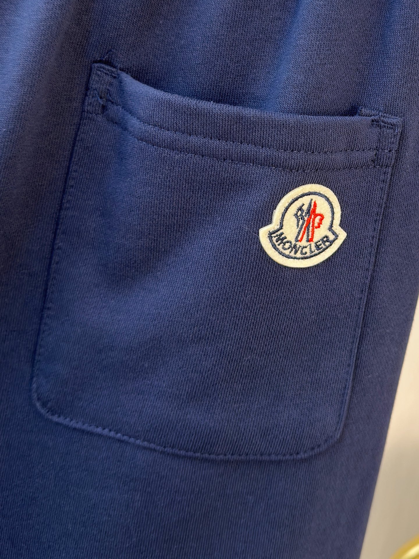 P蒙口2025秋冬新款专柜同款休闲空气层面料套装，透气舒适休闲！高级感满满！细节精致高档，做工无可挑剔！