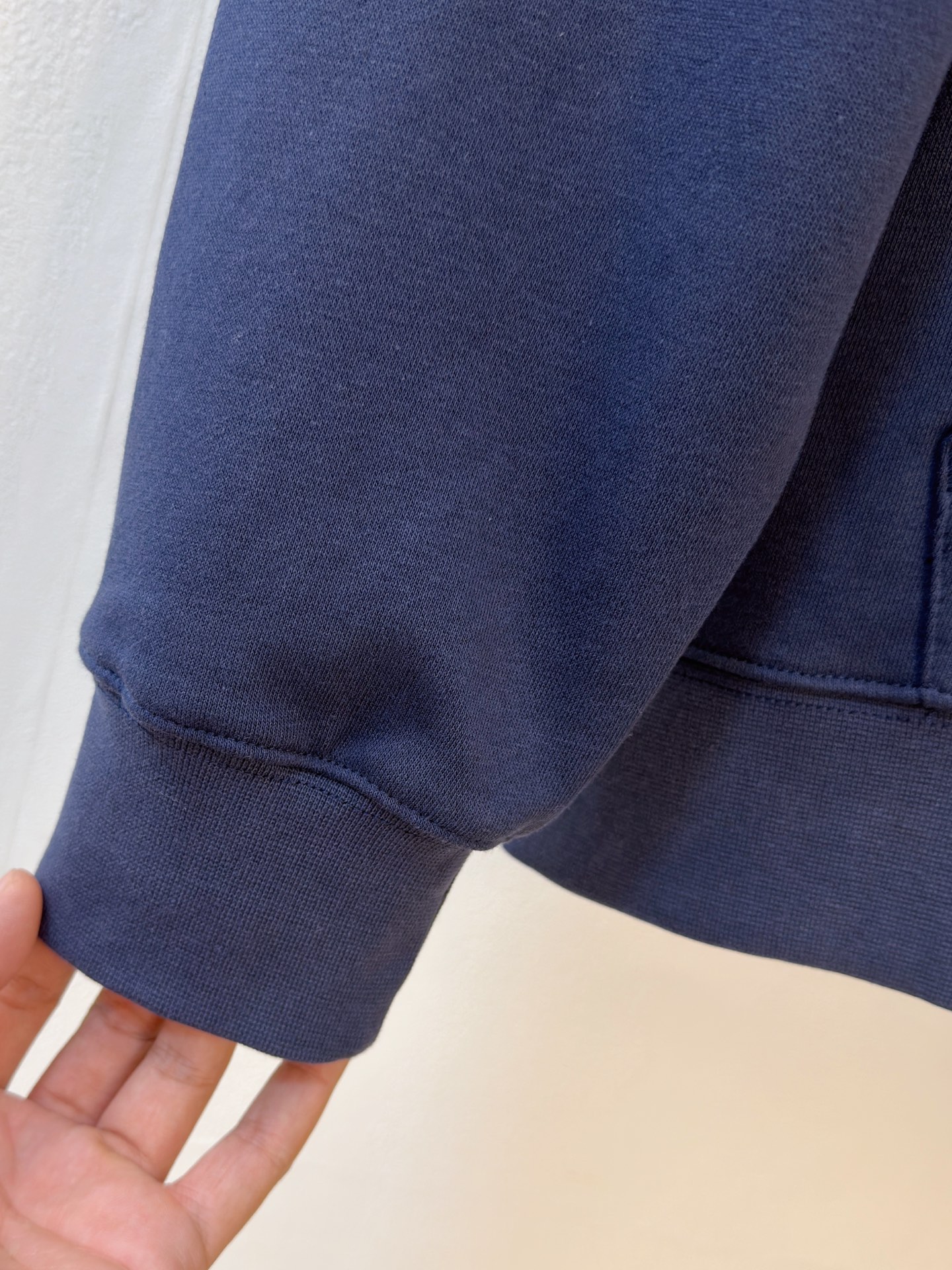 P蒙口2025秋冬新款专柜同款休闲空气层面料套装，透气舒适休闲！高级感满满！细节精致高档，做工无可挑剔！