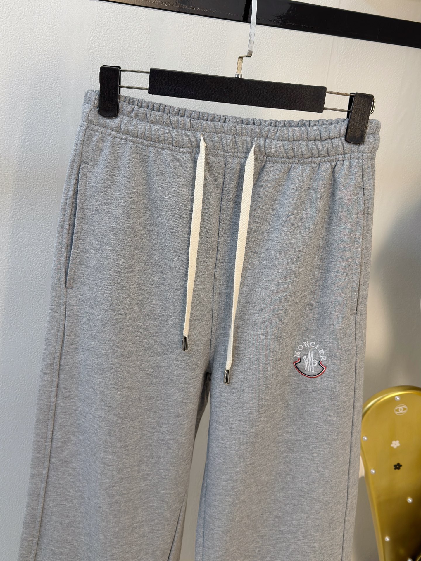 P蒙口2025秋冬新款专柜同款休闲空气层面料套装，透气舒适休闲！高级感满满！细节精致高档，做工无可挑剔！