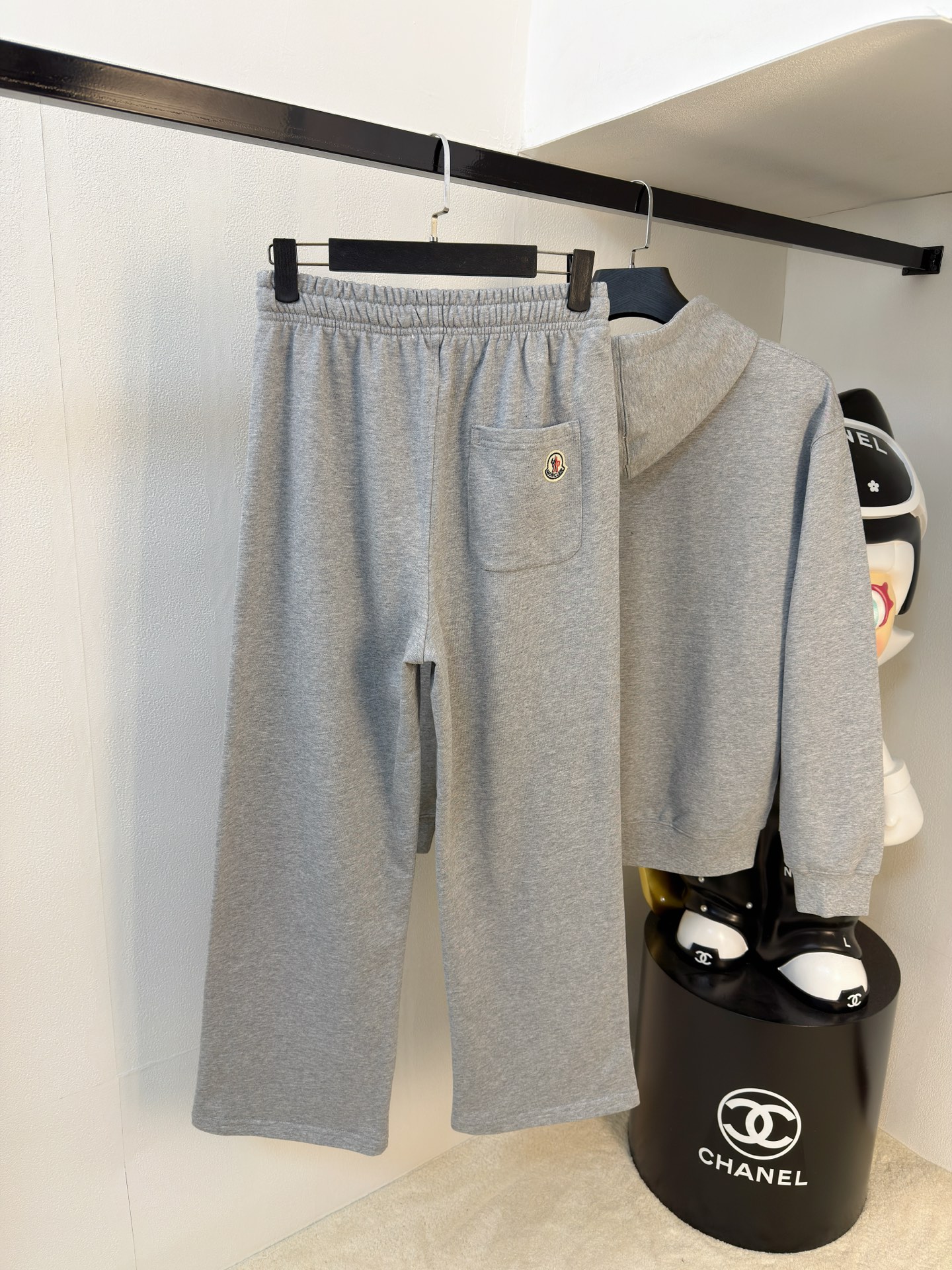 P蒙口2025秋冬新款专柜同款休闲空气层面料套装，透气舒适休闲！高级感满满！细节精致高档，做工无可挑剔！