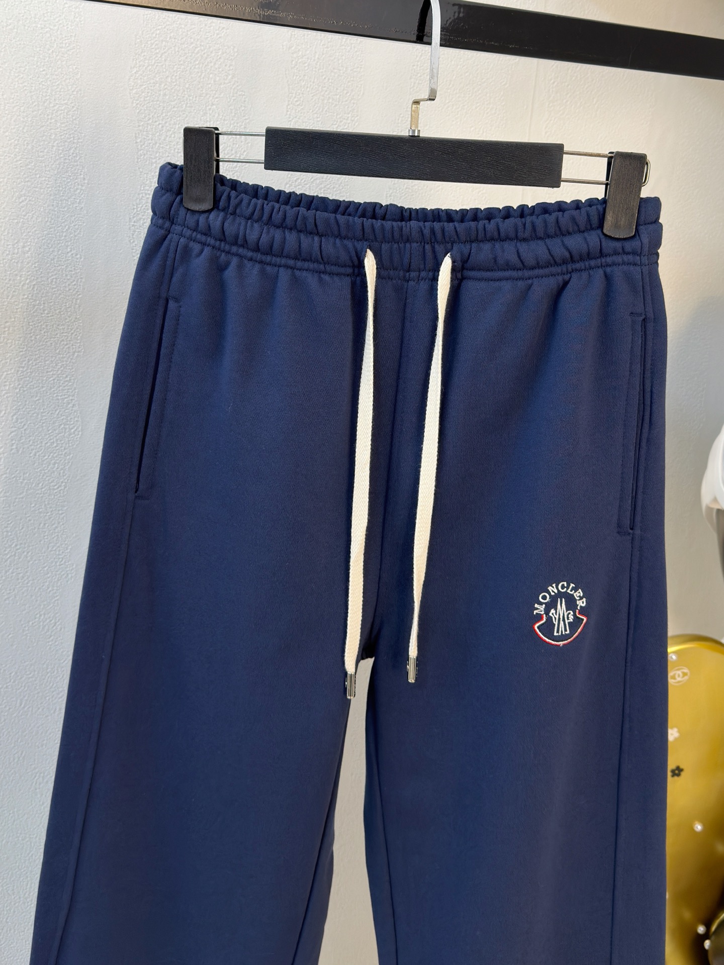 P蒙口2025秋冬新款专柜同款休闲空气层面料套装，透气舒适休闲！高级感满满！细节精致高档，做工无可挑剔！