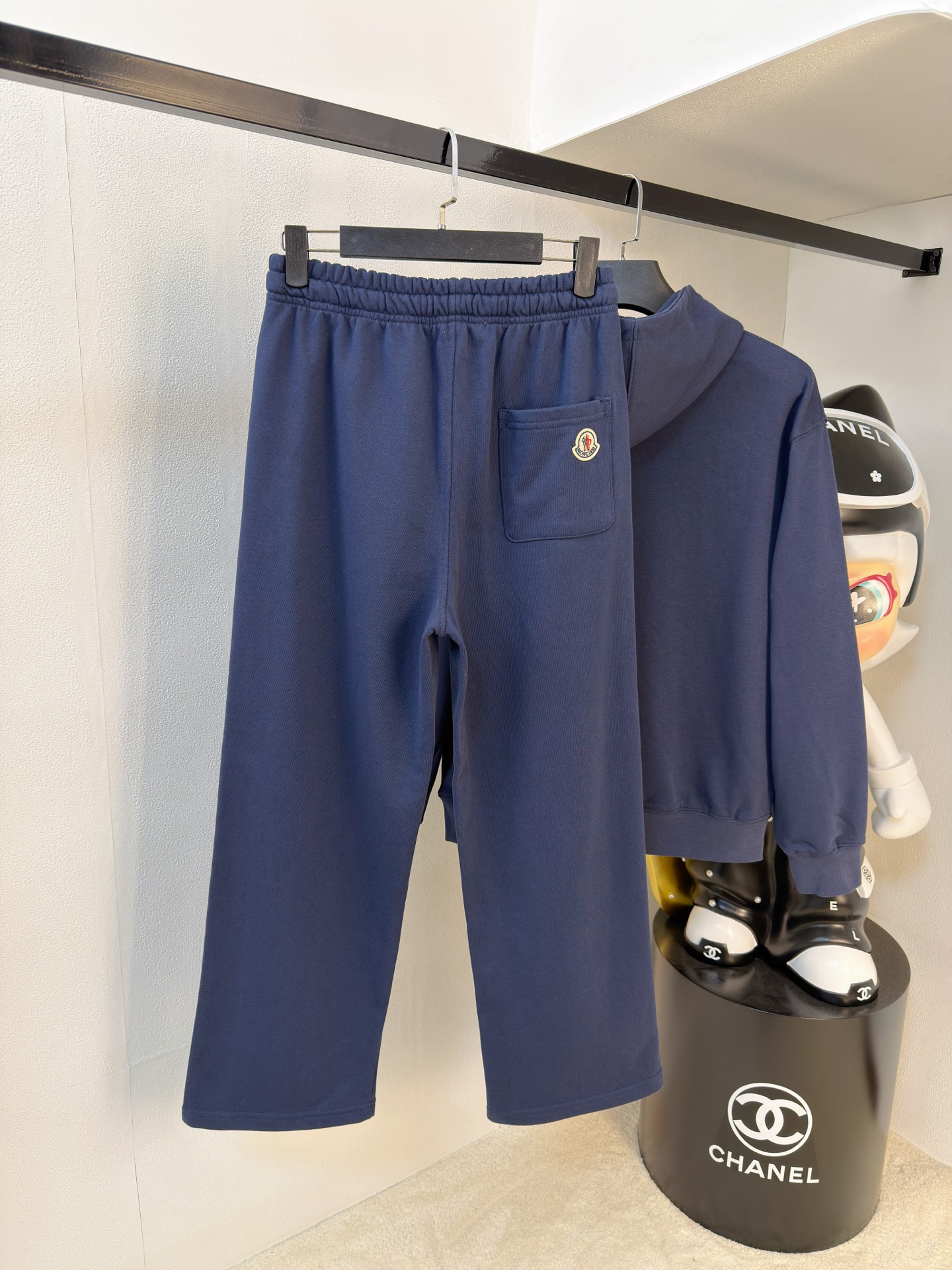 P蒙口2025秋冬新款专柜同款休闲空气层面料套装，透气舒适休闲！高级感满满！细节精致高档，做工无可挑剔！