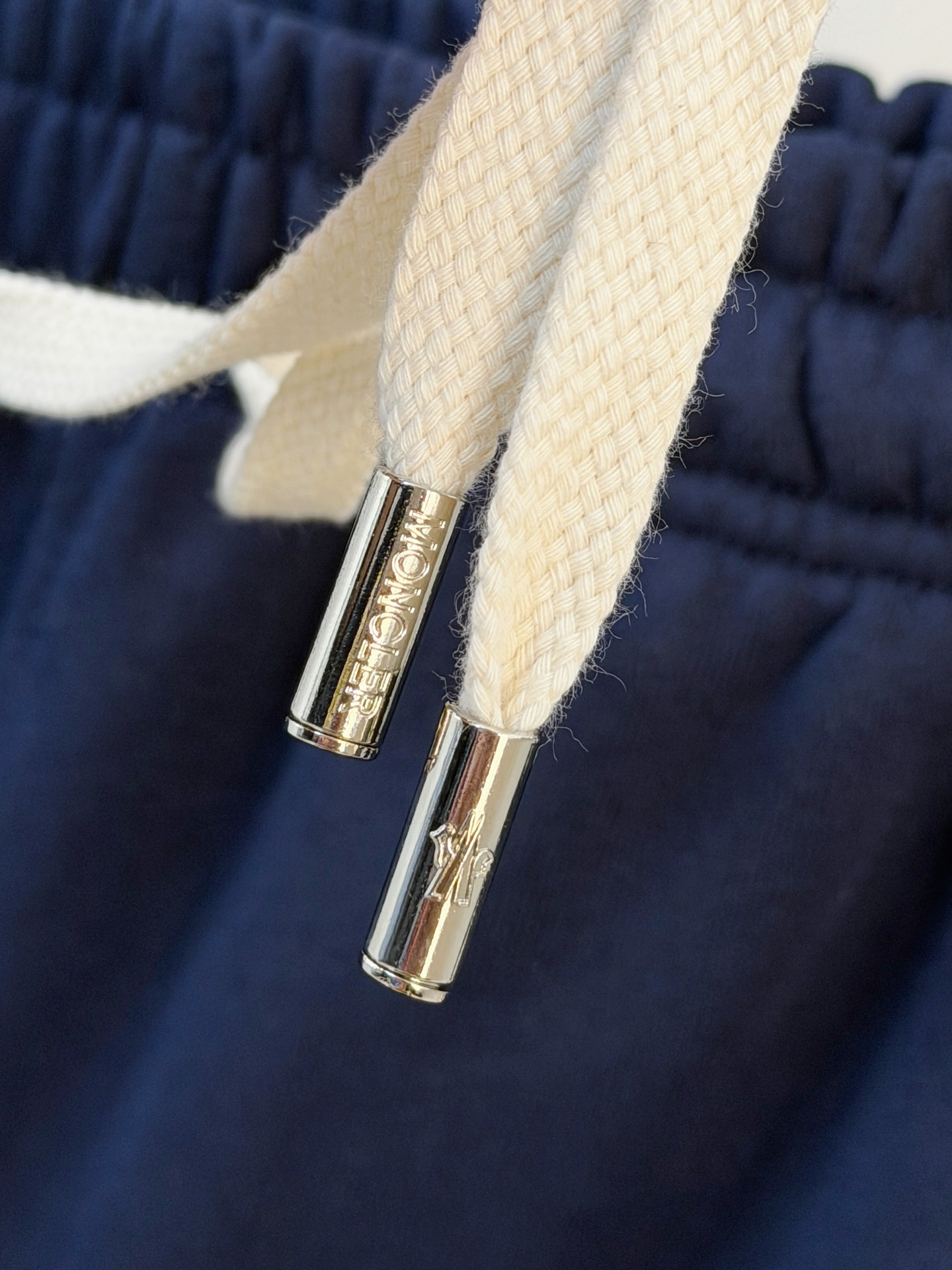 P蒙口2025秋冬新款专柜同款休闲空气层面料套装，透气舒适休闲！高级感满满！细节精致高档，做工无可挑剔！