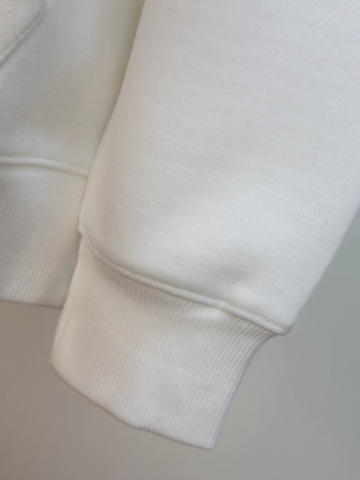 🌾芬迪25SS【新品】最新最顶级版本精美工艺连帽卫衣，最顶级的品质专柜原单套头衫，顶级制作工艺进口面料，