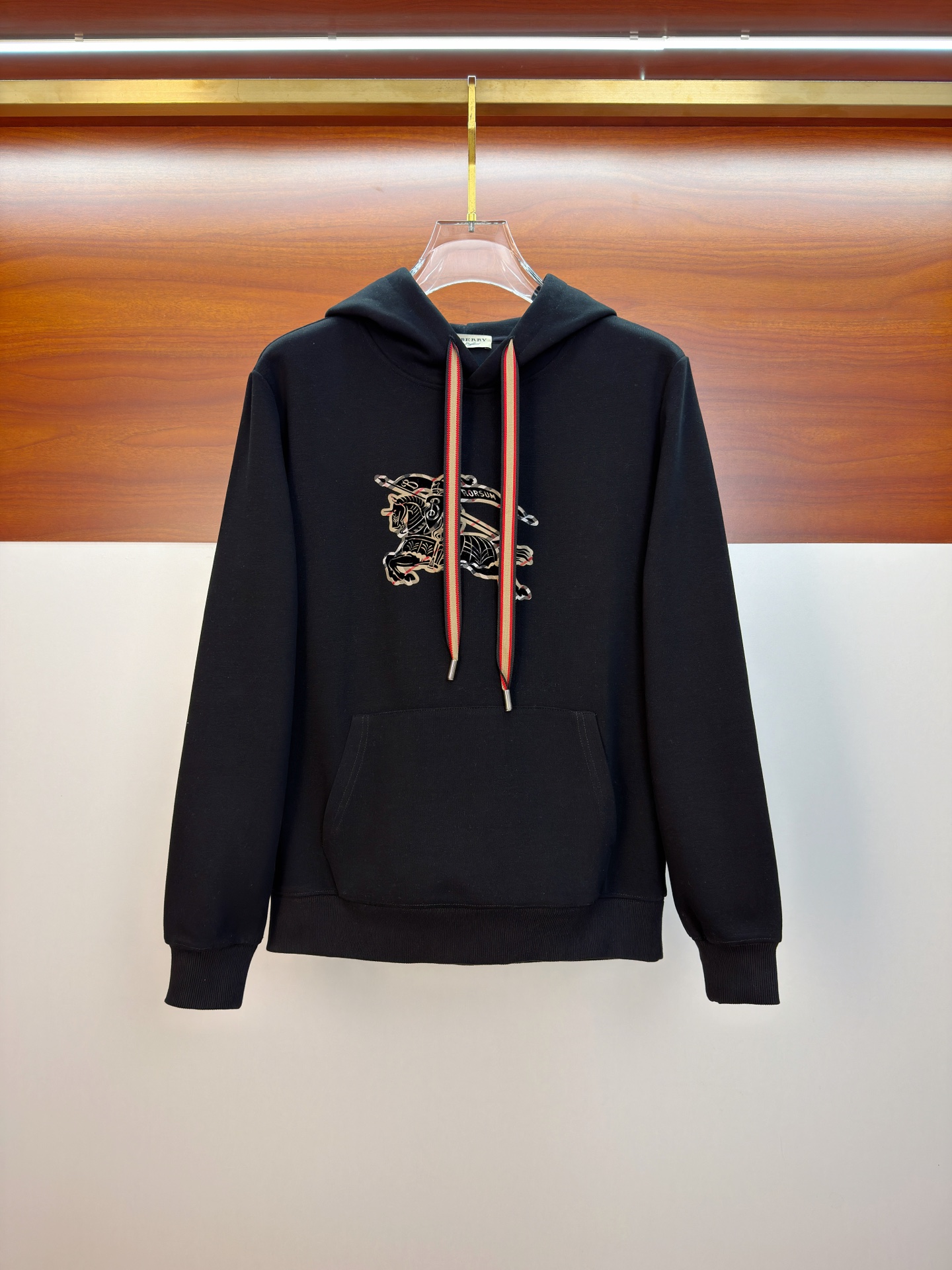 🌾巴宝莉25SS【新品】最新最顶级版本精美工艺连帽卫衣，最顶级的品质专柜原单套头衫，顶级制作工艺进口面料