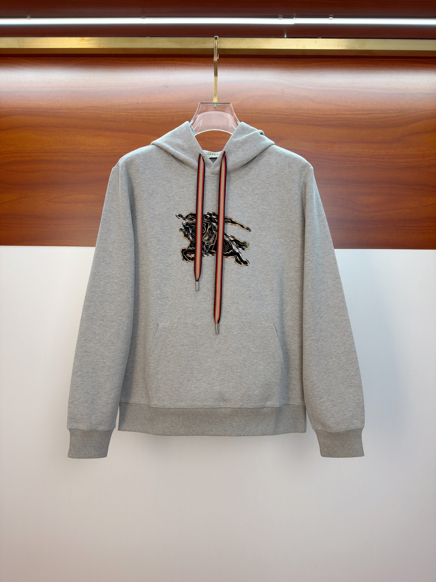 🌾巴宝莉25SS【新品】最新最顶级版本精美工艺连帽卫衣，最顶级的品质专柜原单套头衫，顶级制作工艺进口面料