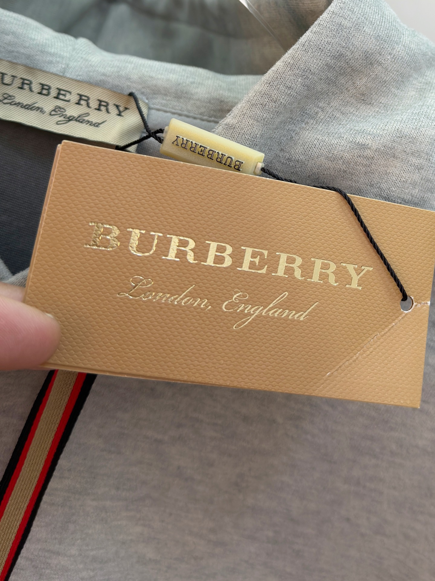 🌾巴宝莉25SS【新品】最新最顶级版本精美工艺连帽卫衣，最顶级的品质专柜原单套头衫，顶级制作工艺进口面料