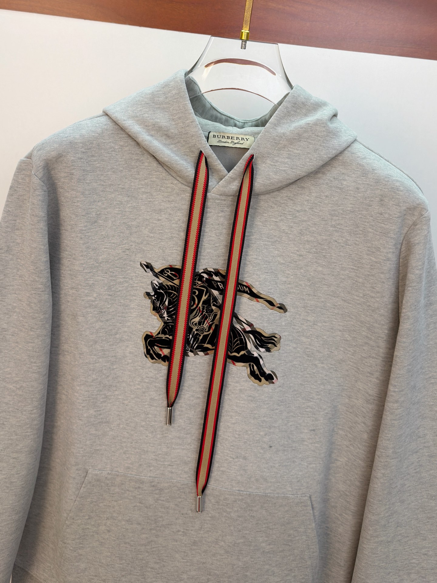 🌾巴宝莉25SS【新品】最新最顶级版本精美工艺连帽卫衣，最顶级的品质专柜原单套头衫，顶级制作工艺进口面料