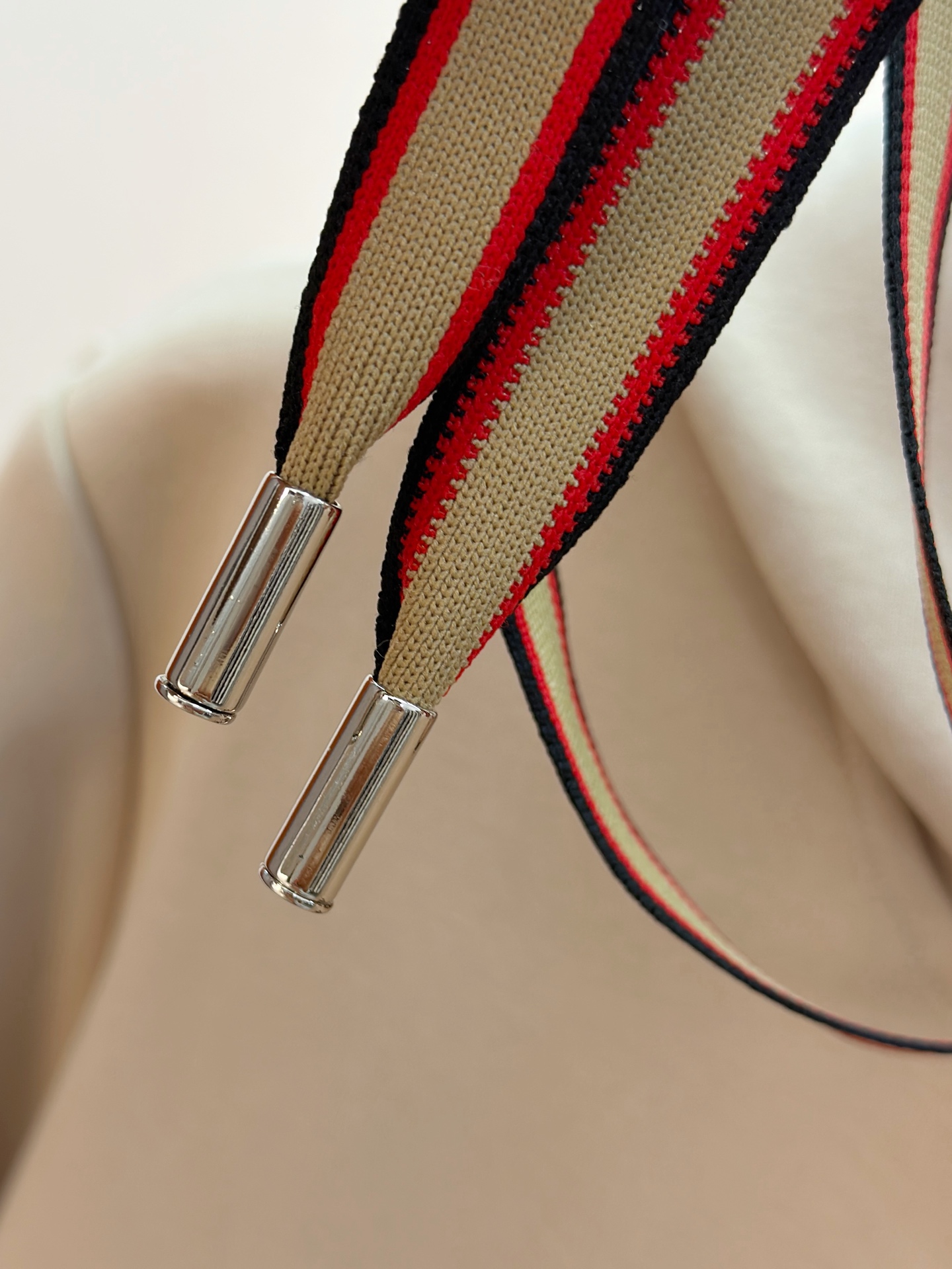 🌾巴宝莉25SS【新品】最新最顶级版本精美工艺连帽卫衣，最顶级的品质专柜原单套头衫，顶级制作工艺进口面料