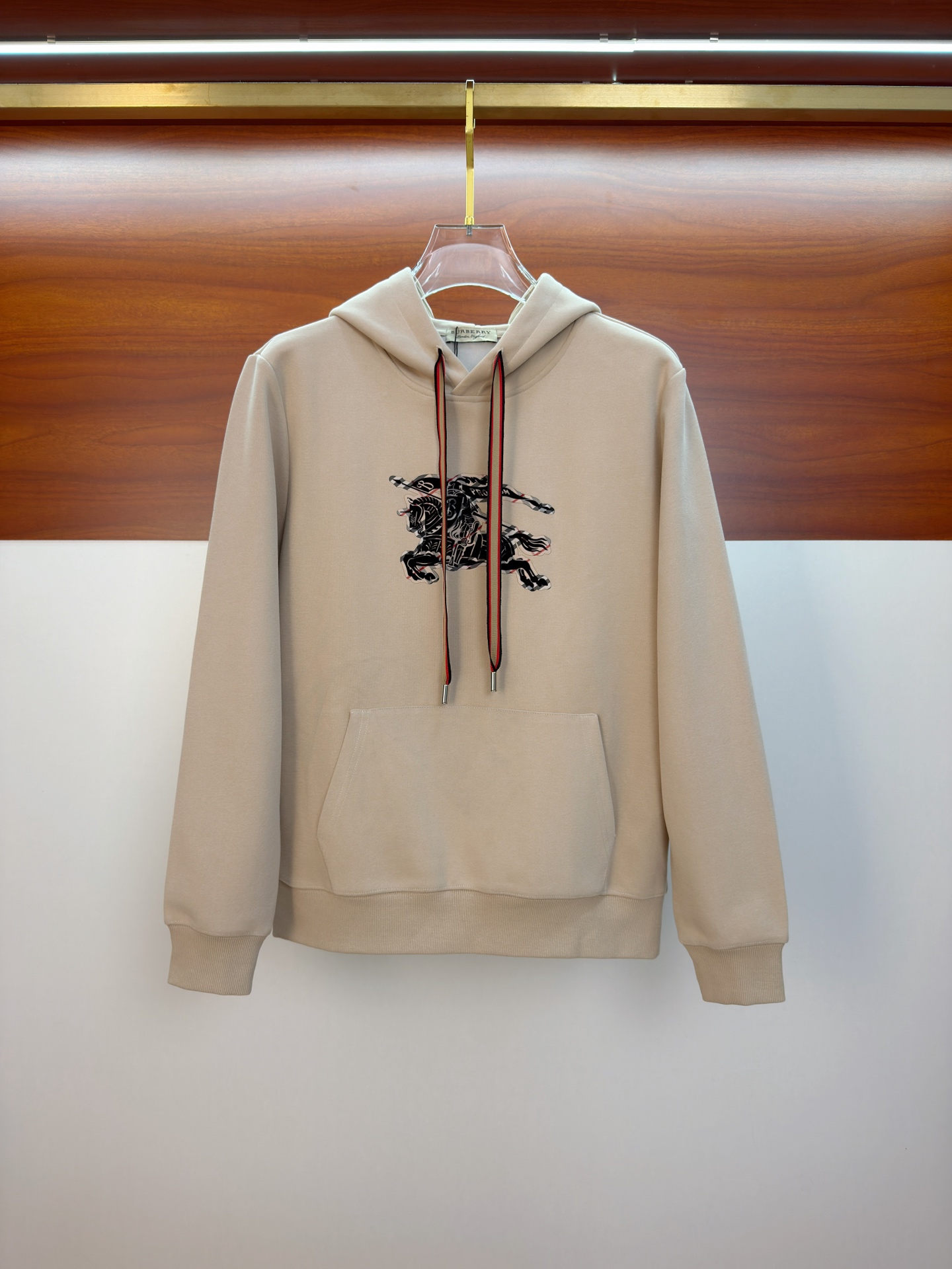 🌾巴宝莉25SS【新品】最新最顶级版本精美工艺连帽卫衣，最顶级的品质专柜原单套头衫，顶级制作工艺进口面料