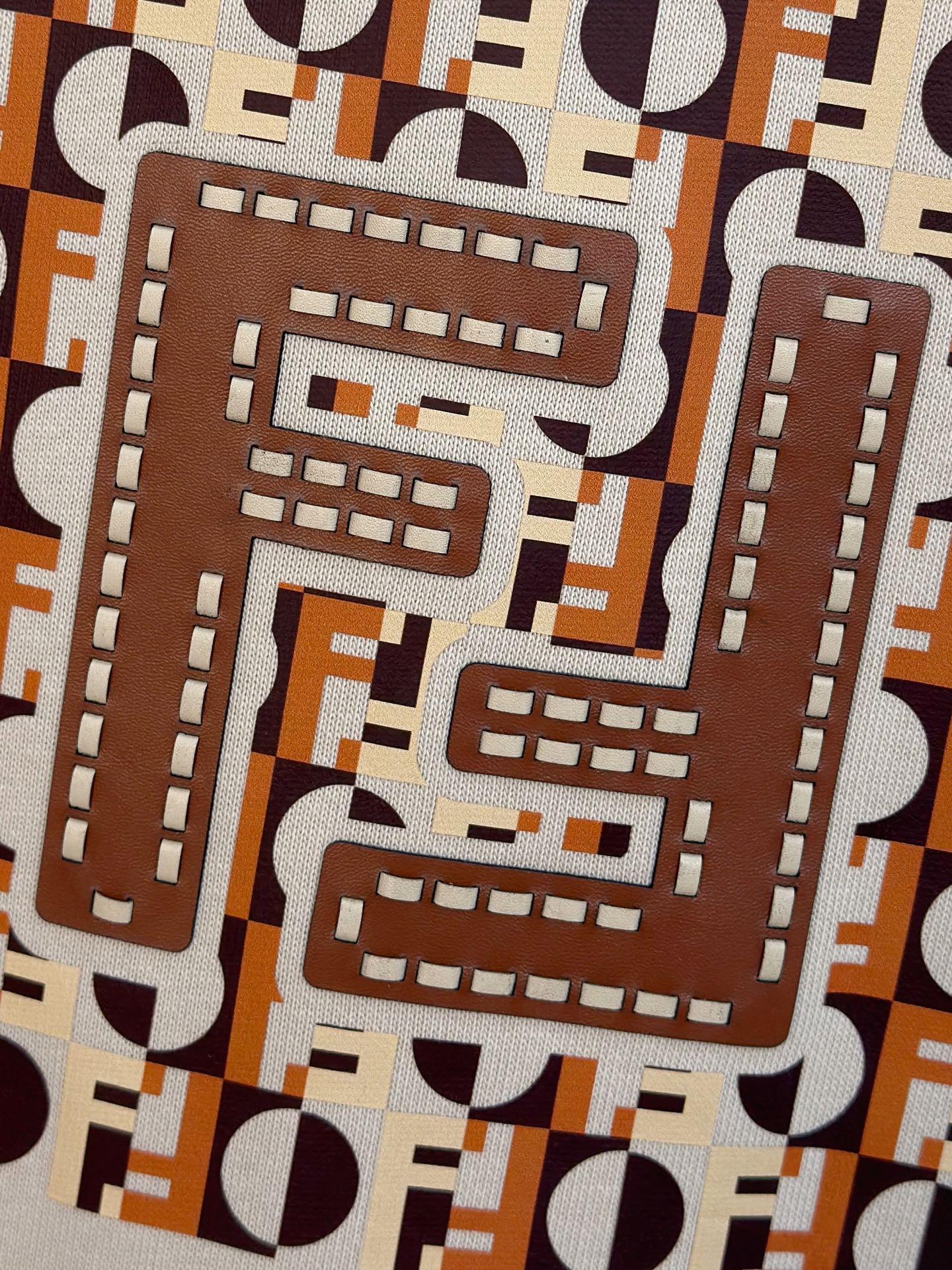 🌾芬迪25SS【新品】最新最顶级版本精美工艺连帽卫衣，最顶级的品质专柜原单套头衫，顶级制作工艺进口面料，