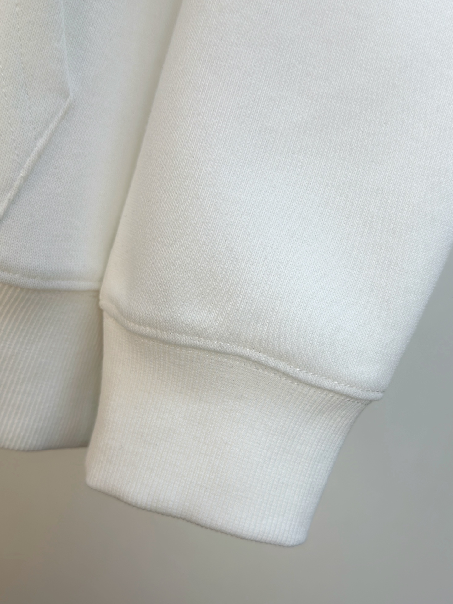 🌾芬迪25SS【新品】最新最顶级版本精美工艺连帽卫衣，最顶级的品质专柜原单套头衫，顶级制作工艺进口面料，