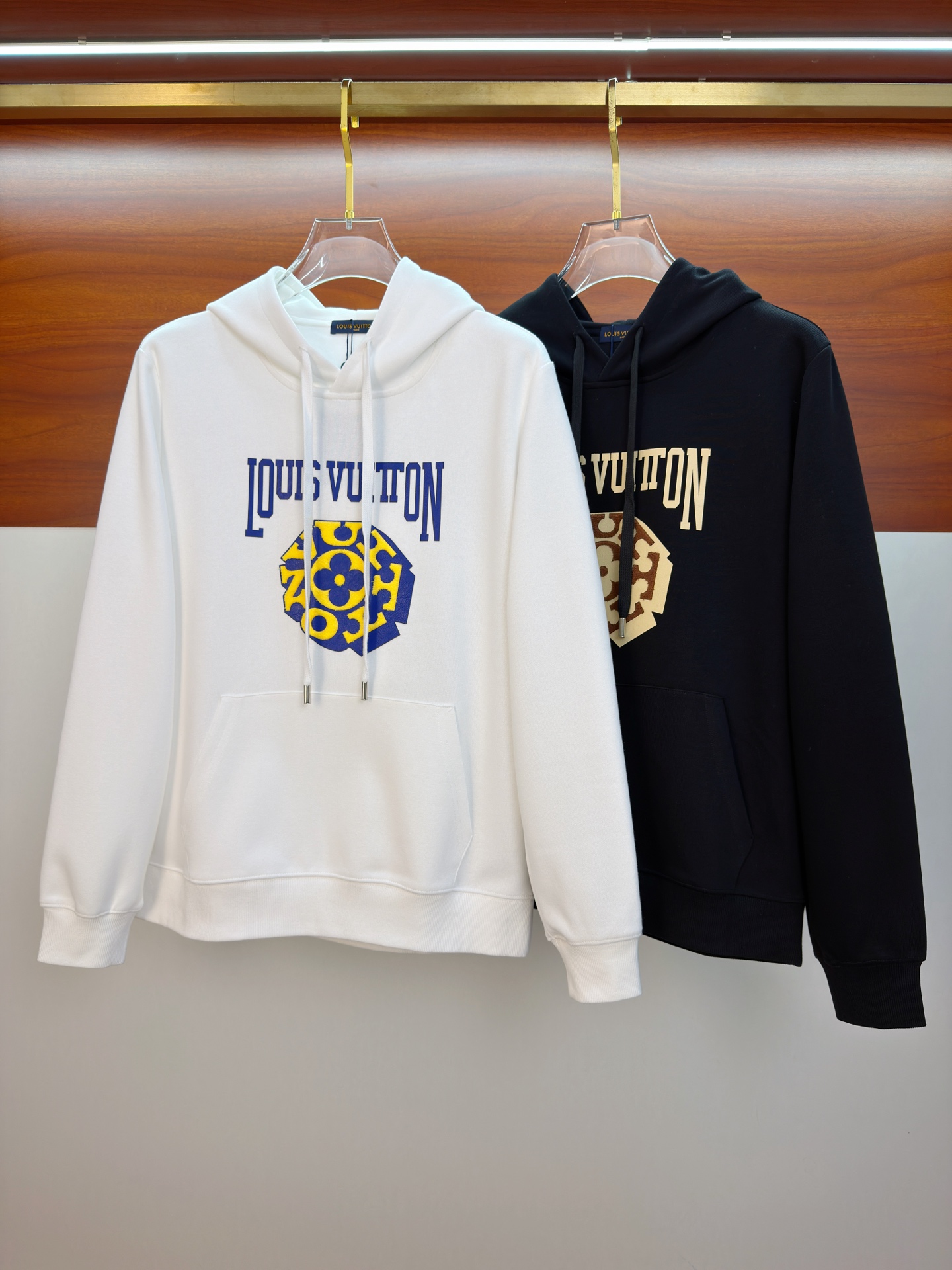 🌾 LV 25SS【新品】最新最顶级版本精美工艺连帽卫衣，最顶级的品质专柜原单套头衫，顶级制作工艺进口面