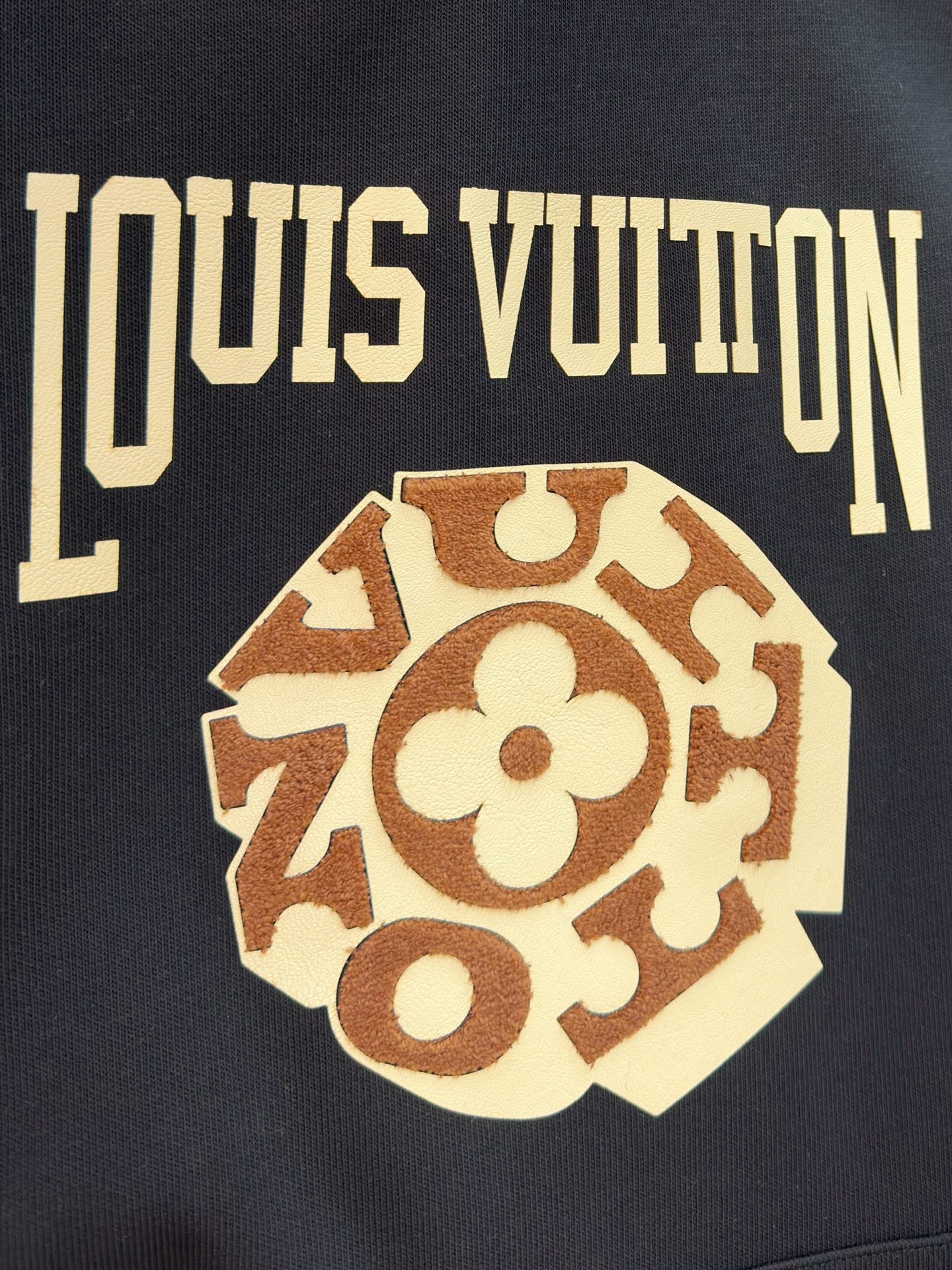 🌾 LV 25SS【新品】最新最顶级版本精美工艺连帽卫衣，最顶级的品质专柜原单套头衫，顶级制作工艺进口面