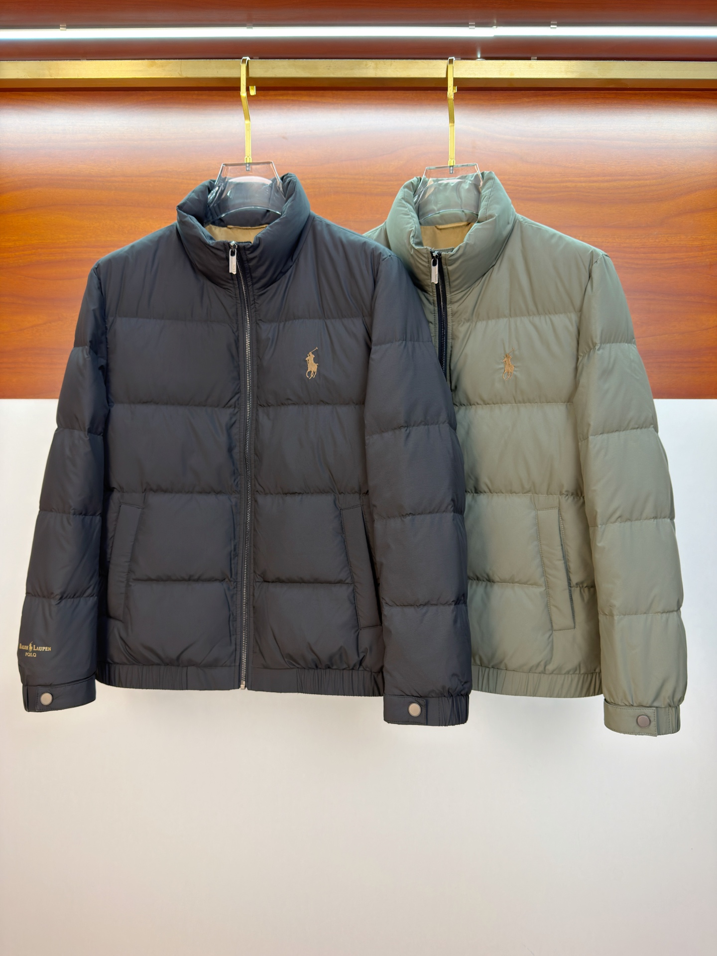 NO:662046,polo25ss new autumn and winter goose down jacket original 1:1 customized hardware accessories are all imported and original customization. Welcome to compare at the counter. Absolutely high quality. Use top 95 fill-down goose down. Super soft. Full and fluffy. Super heavy fabric. Perfect workmanship. Pay attention to the fabric is super comfortable. Exclusive model. Non-market goods. Same size for men and women. M-3XL, down jacket,  19860909polo25ss秋冬新款鹅绒羽绒服原版1:1订制五金配件全进口原版定制 欢迎专柜对比 绝对的高品质 采用顶级95充绒量鹅绒 超柔软 充羽量蓬松饱满 超级重面料做工杠杠的版型完美 注意面料超舒服 独家款 非市场货 男女同款尺码M-3XL,,down jacket, ,Men's clothing