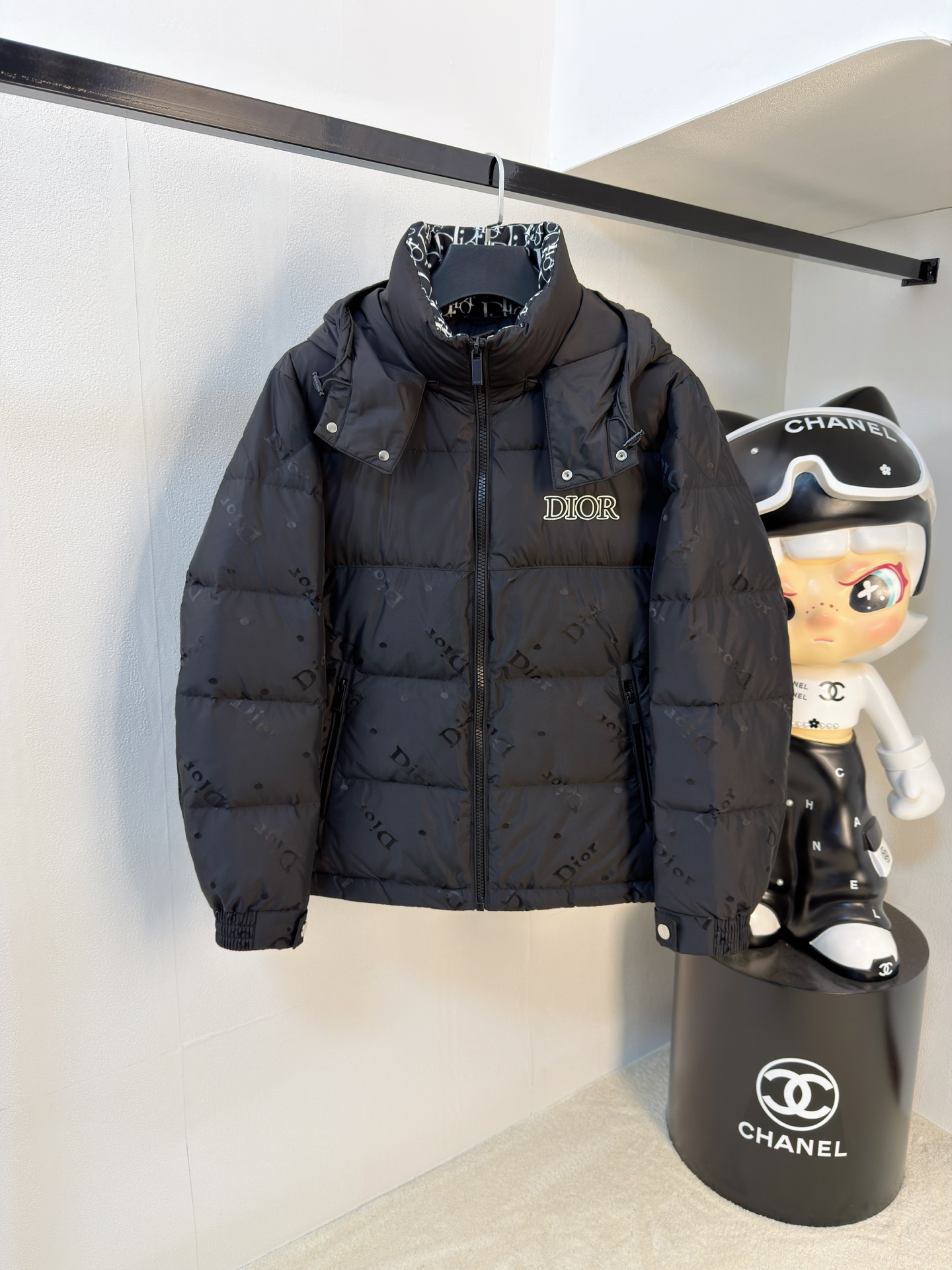 NO:655805,Dior 25ss autumn and winter new goose down down jacket original 1:1 customized hardware accessories are all imported and original customization. Welcome to compare at the counter. Absolutely high quality. Use top 95 fill-down goose down. Super soft. Filled with feathers. Fluffy and full. Super-heavy fabric. Perfect workmanship. Pay attention to the fabric. Super comfortable. Exclusive model. Non-market goods. Same size for men and women. M-3XL, dior, down jacket, alexander wang19860909迪奥25ss秋冬新款鹅绒羽绒服原版1:1订制五金配件全进口原版定制 欢迎专柜对比 绝对的高品质 采用顶级95充绒量鹅绒 超柔软 充羽量蓬松饱满 超级重面料做工杠杠的版型完美 注意面料超舒服 独家款 非市场货 男女同款尺码M-3XL,,dior,down jacket,alexander wang,Men's clothing