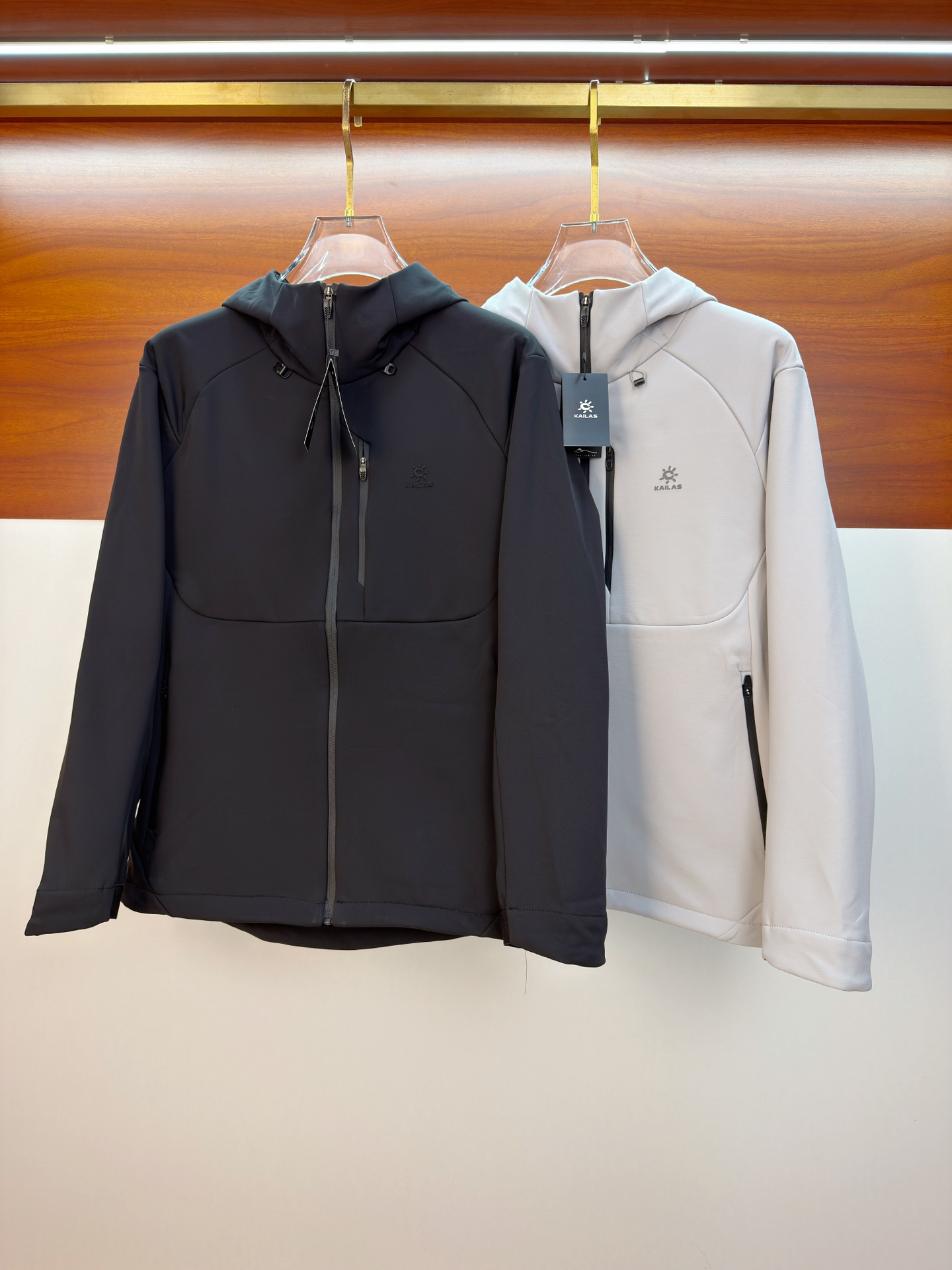 NO:662049,Kailer Stone 25ss Early Autumn [New Product] New Casual Cotton Jacket at the Autumn and Winter Counter!  Ultra-avant-garde design style, delicate and comfortable, very light to wear and not easy to wrinkle. Multiple craftsmanship. The overall design is quite visual. The upper body is casual and stylish, with a certain degree of stiffness. It is definitely at the forefront of fashion. It is recommended for urban leisure. Size M-3XL, jackets & coats,  19860909凯乐石25ss早秋【新品】秋冬专柜新款休闲棉服外套！超前卫设计风格 细腻舒适 穿着非常轻便不易起皱.多重重工艺 整体的设计颇具视觉感,上身休闲有型,有一定的挺括度,绝对走在时尚最尖端的气质感推荐,都市休闲必备.码数M-3XL,,jackets & coats, ,Men's clothing